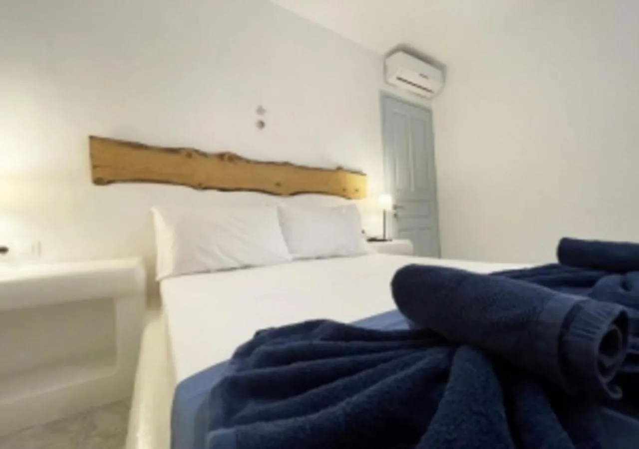 Bed in Glaros Hotel (By The Sea)