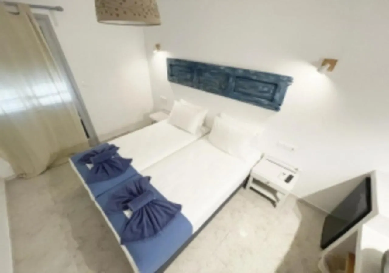 Bed in Glaros Hotel (By The Sea)