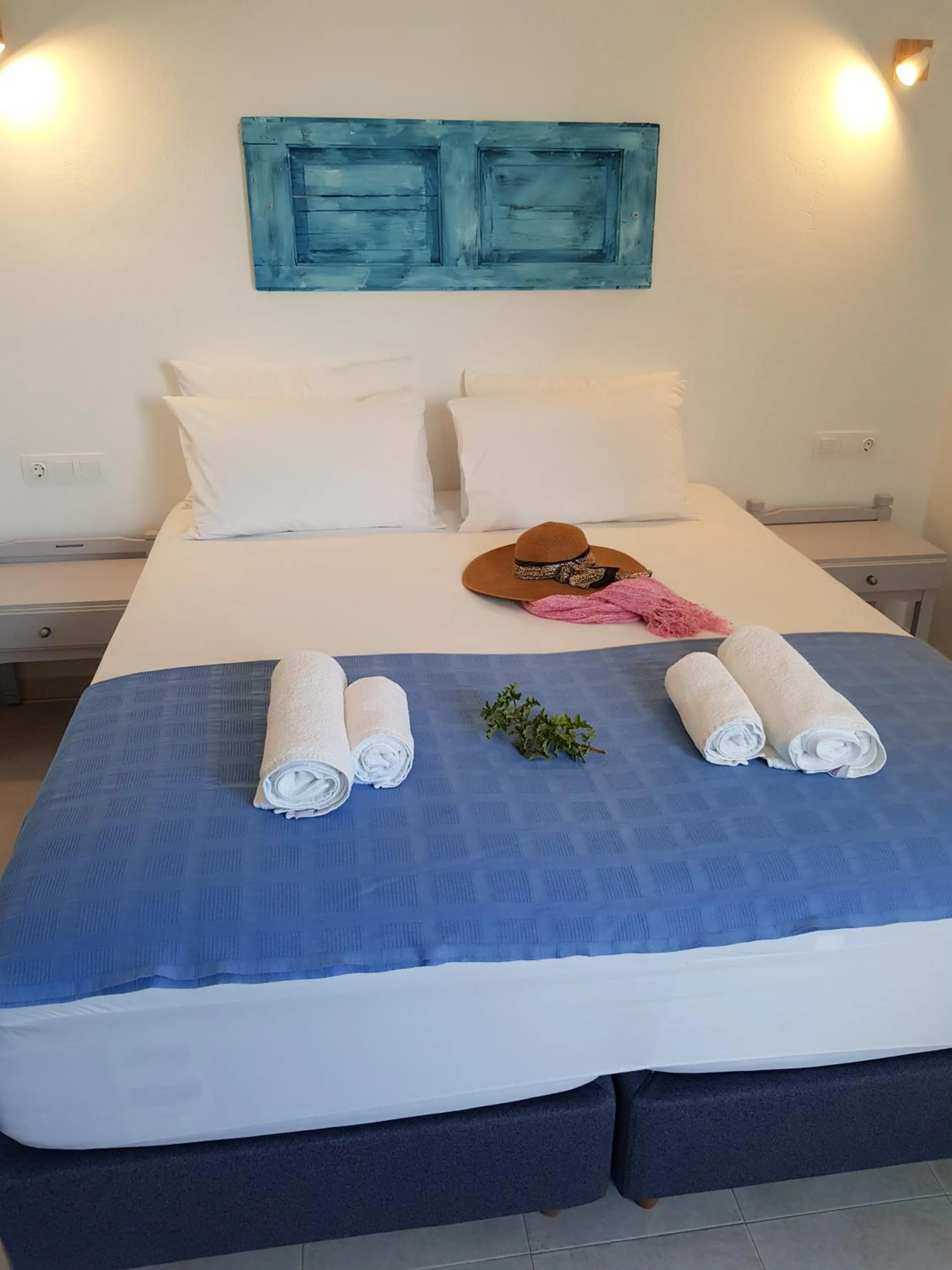 Bed in Glaros Hotel (By The Sea)