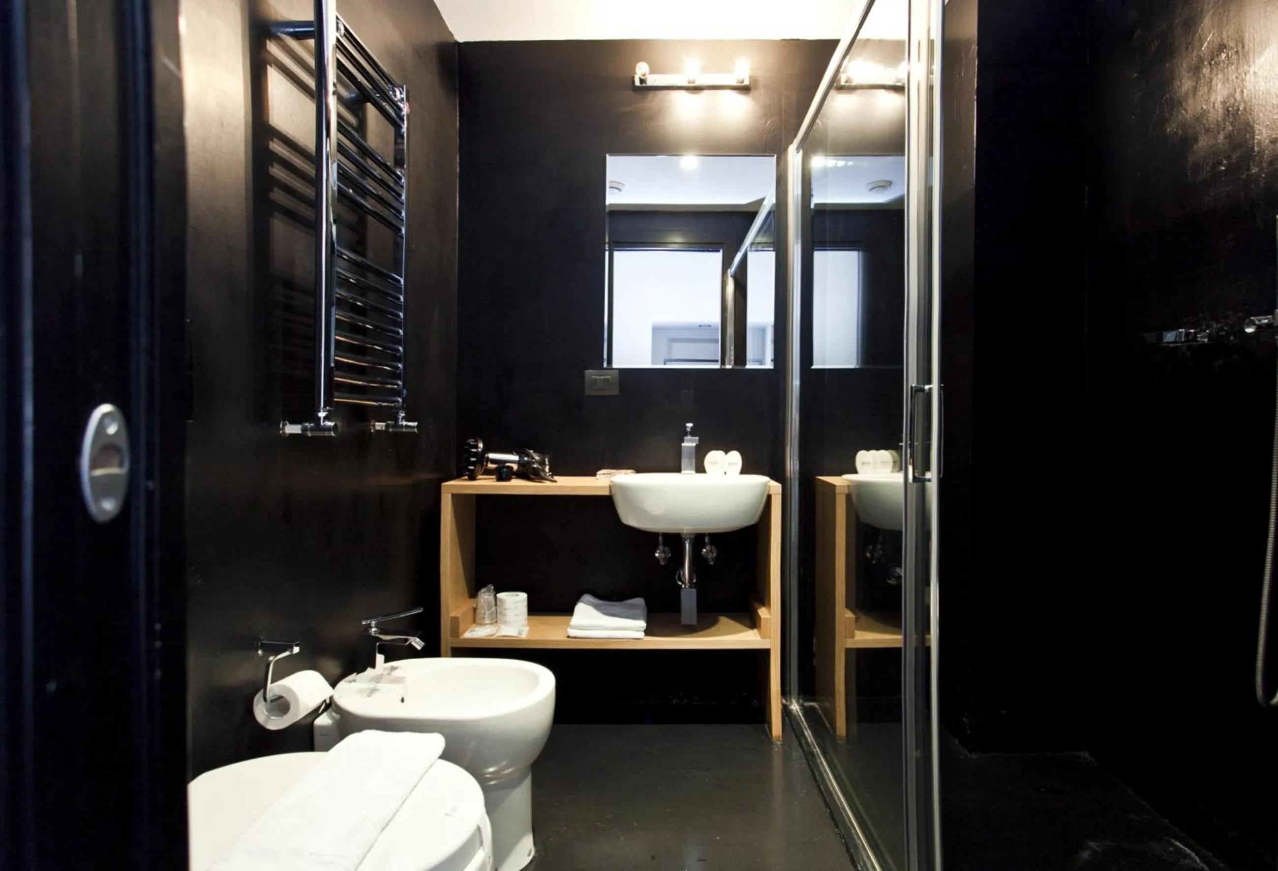 Shower in Suite Art Navona