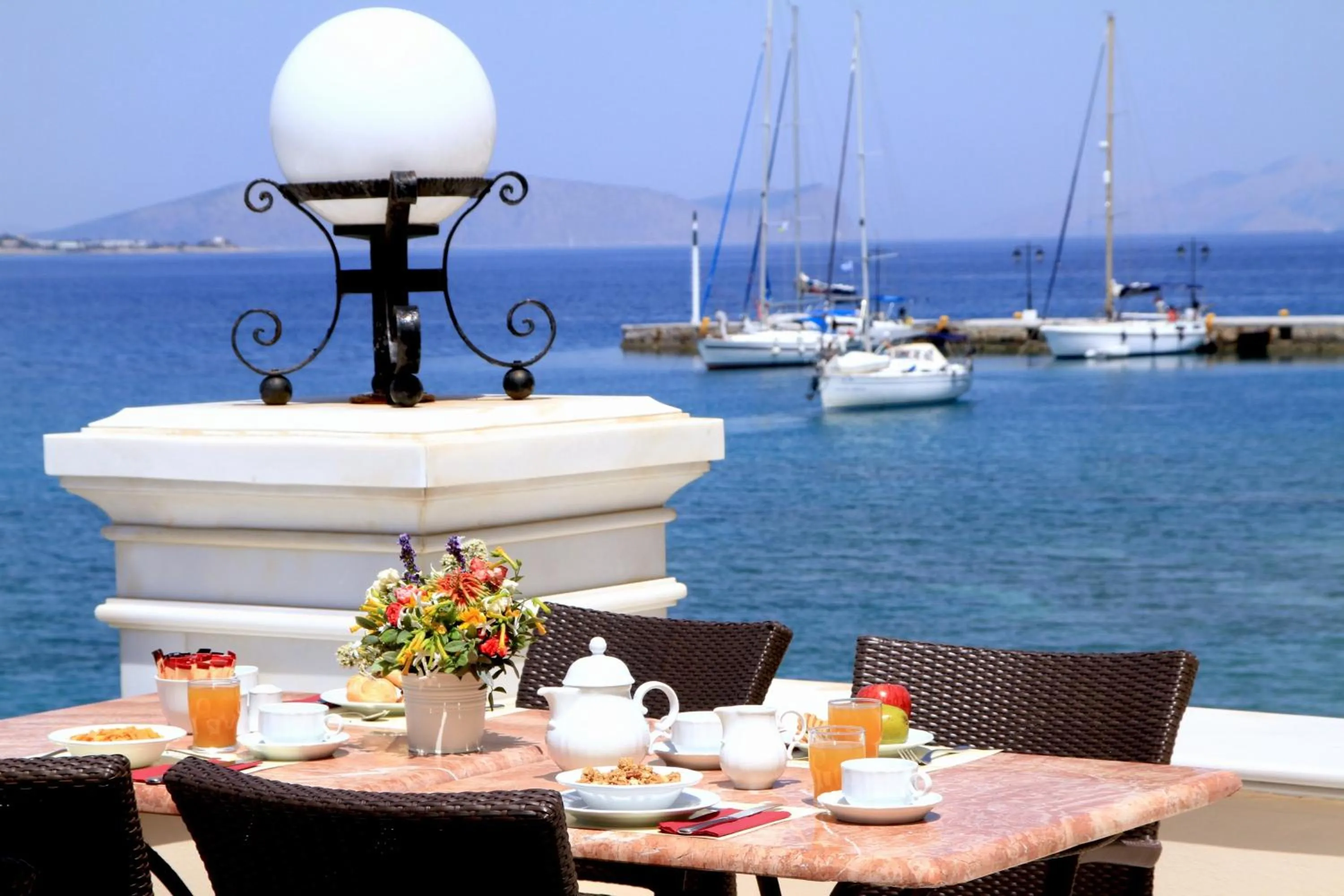 Restaurant/places to eat in Nissia Traditional Residences Spetses