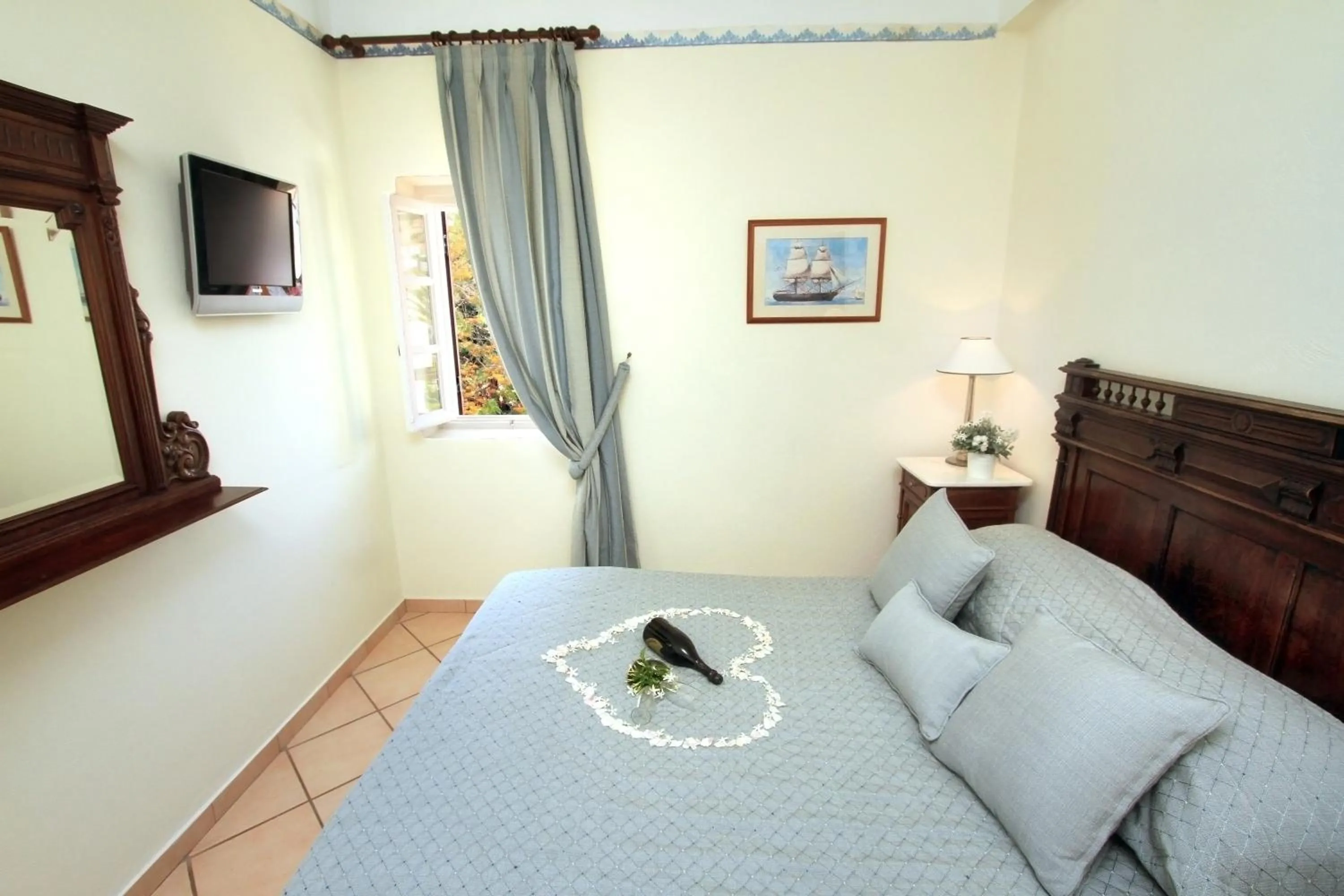Bed in Nissia Traditional Residences Spetses