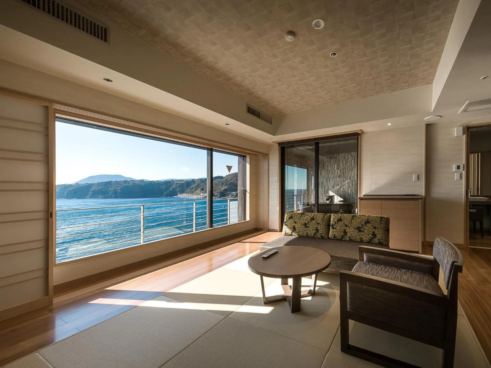 Area and facilities in Inatori Ginsuiso