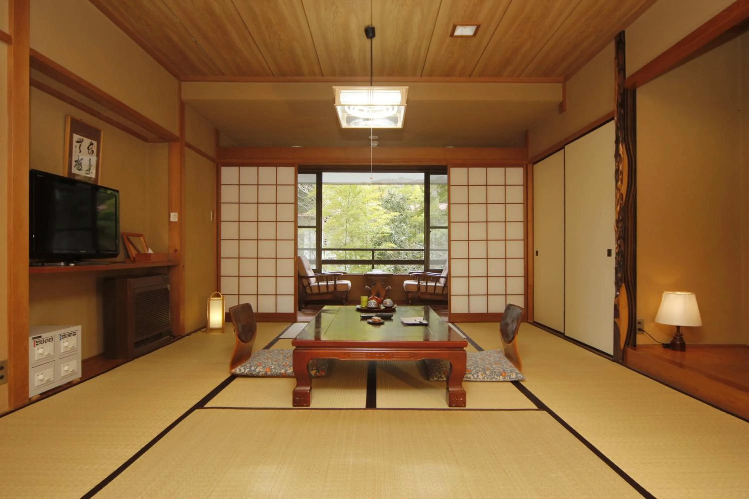 Photo of the whole room in Mitake