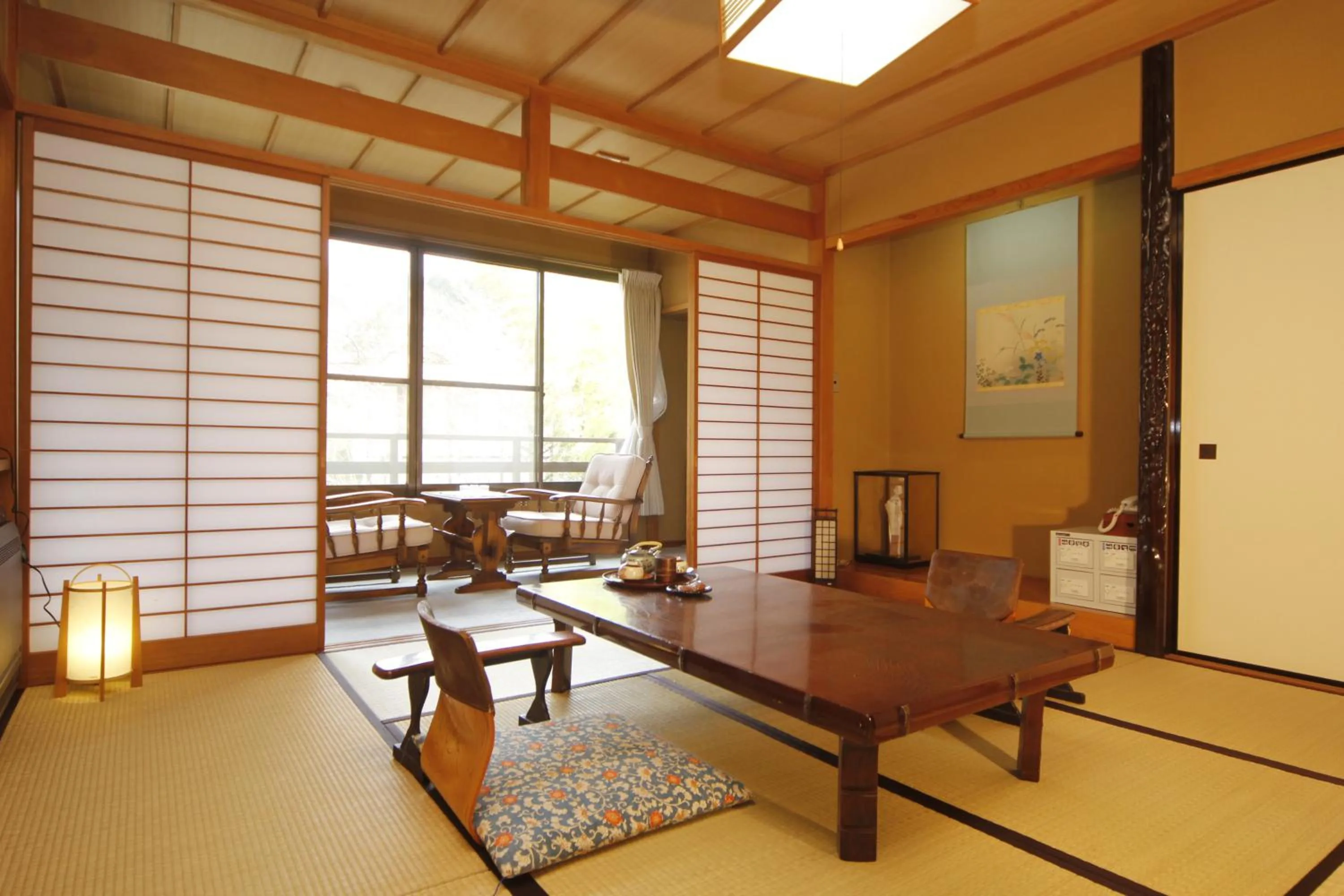 Photo of the whole room in Mitake