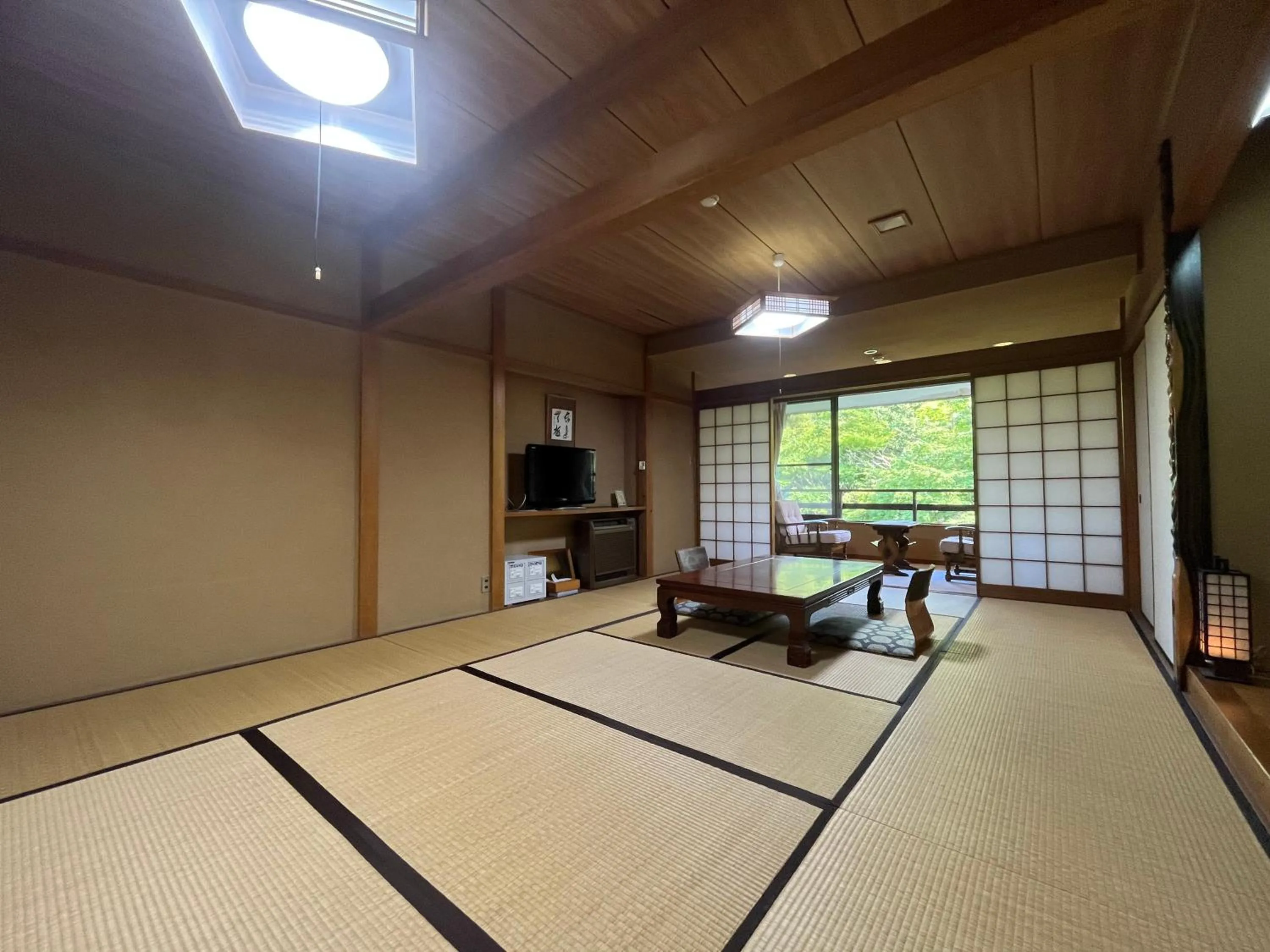 Photo of the whole room in Mitake