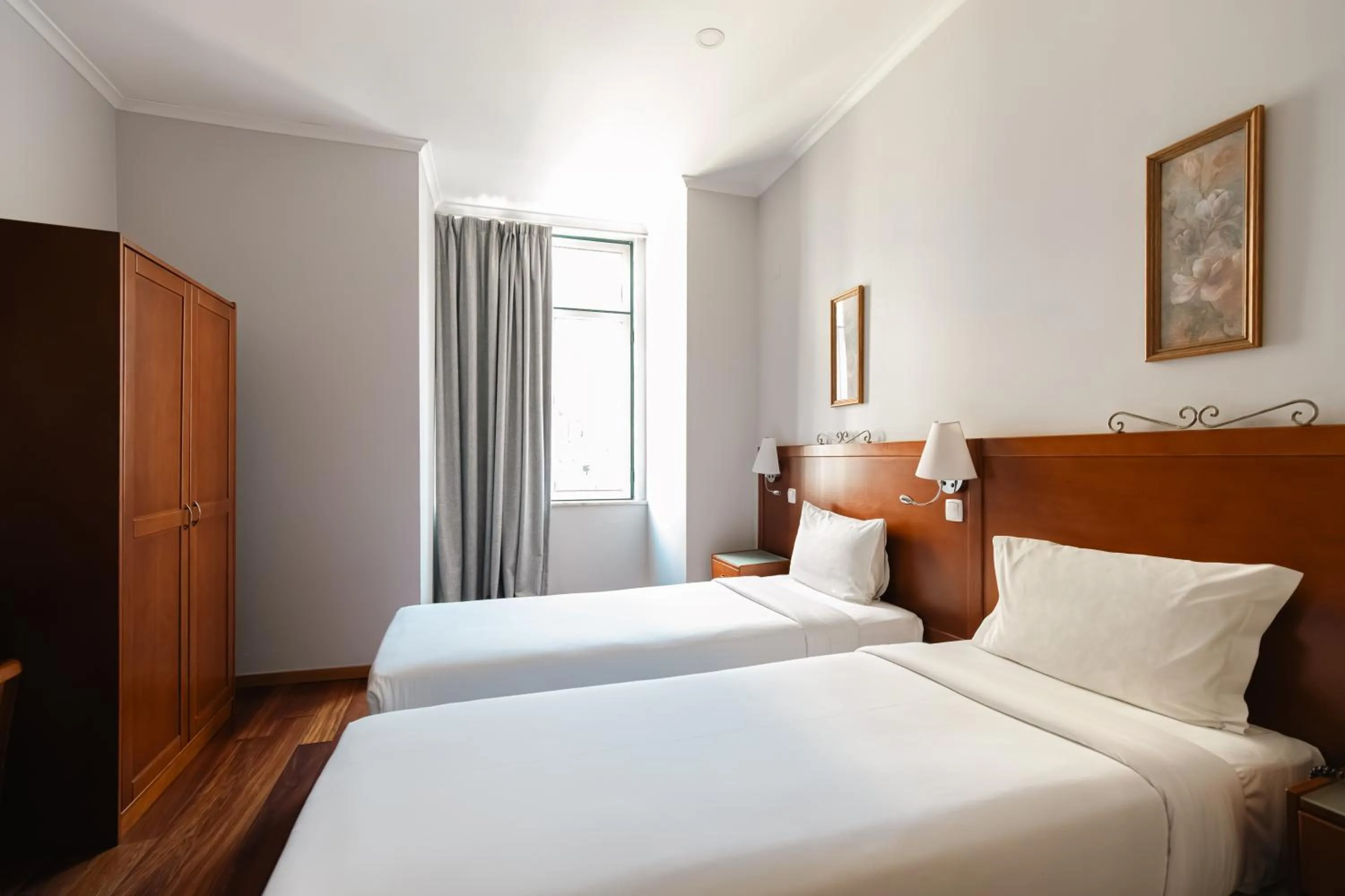 Bed in Grande Pensao Residencial Alcobia