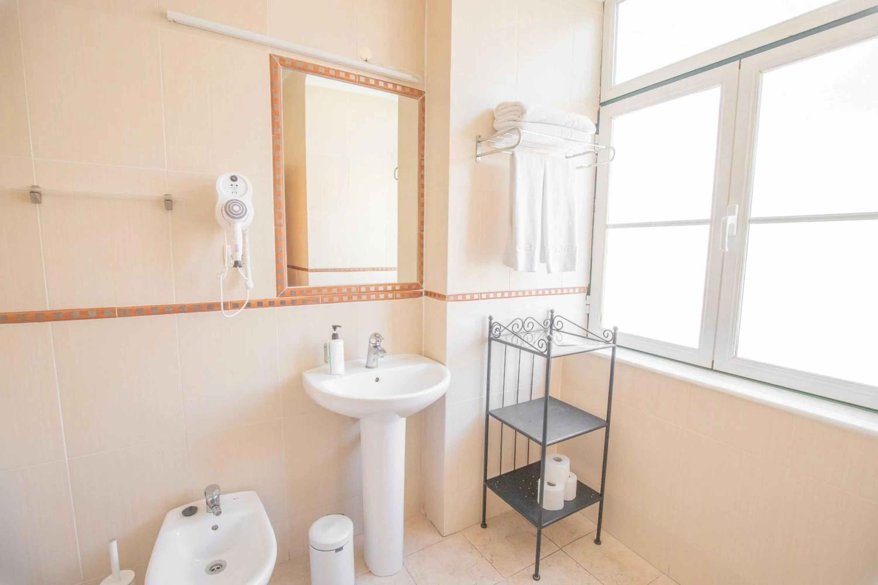 Bathroom in Grande Pensao Residencial Alcobia