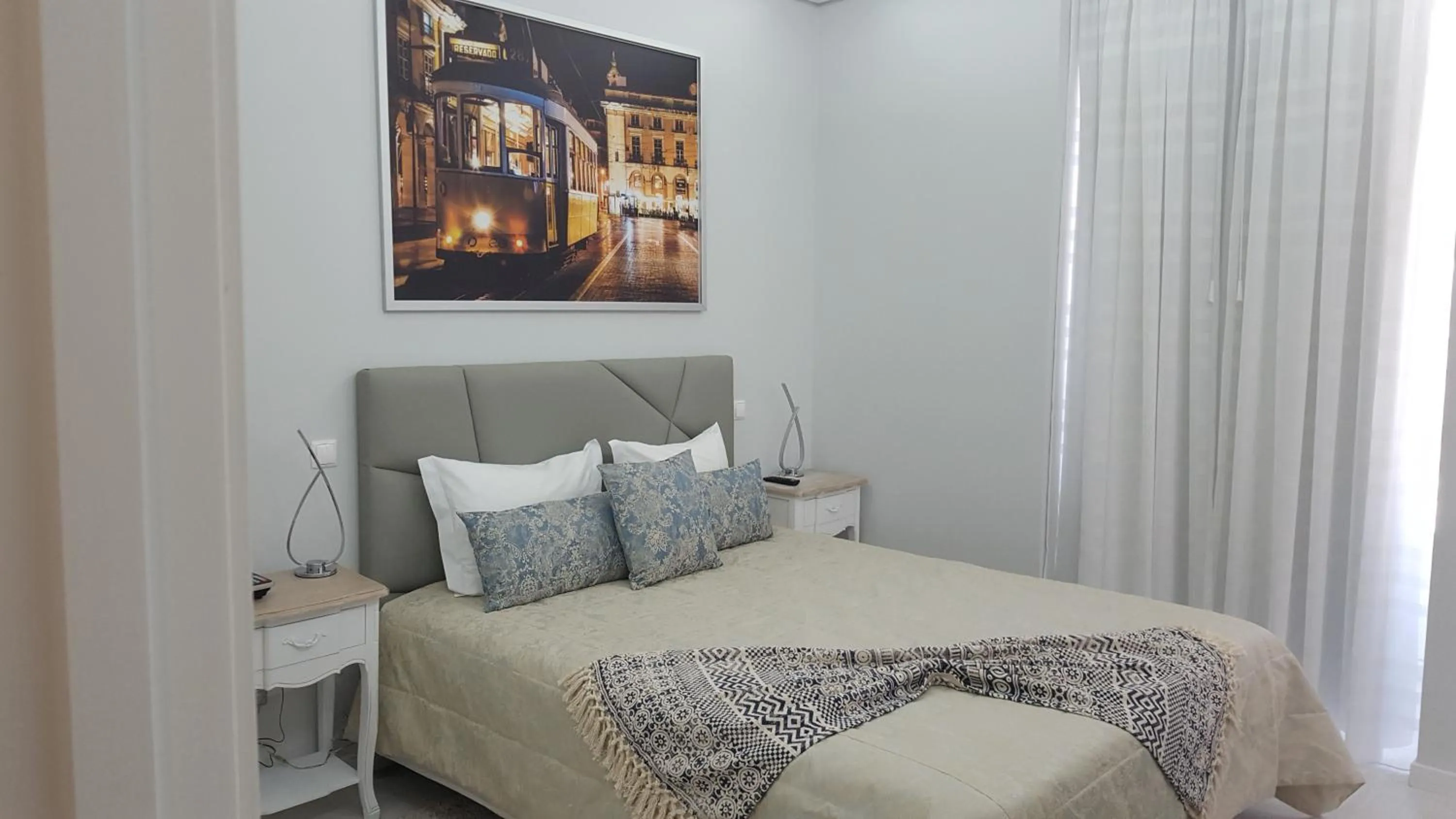 Bed in Grande Pensao Residencial Alcobia