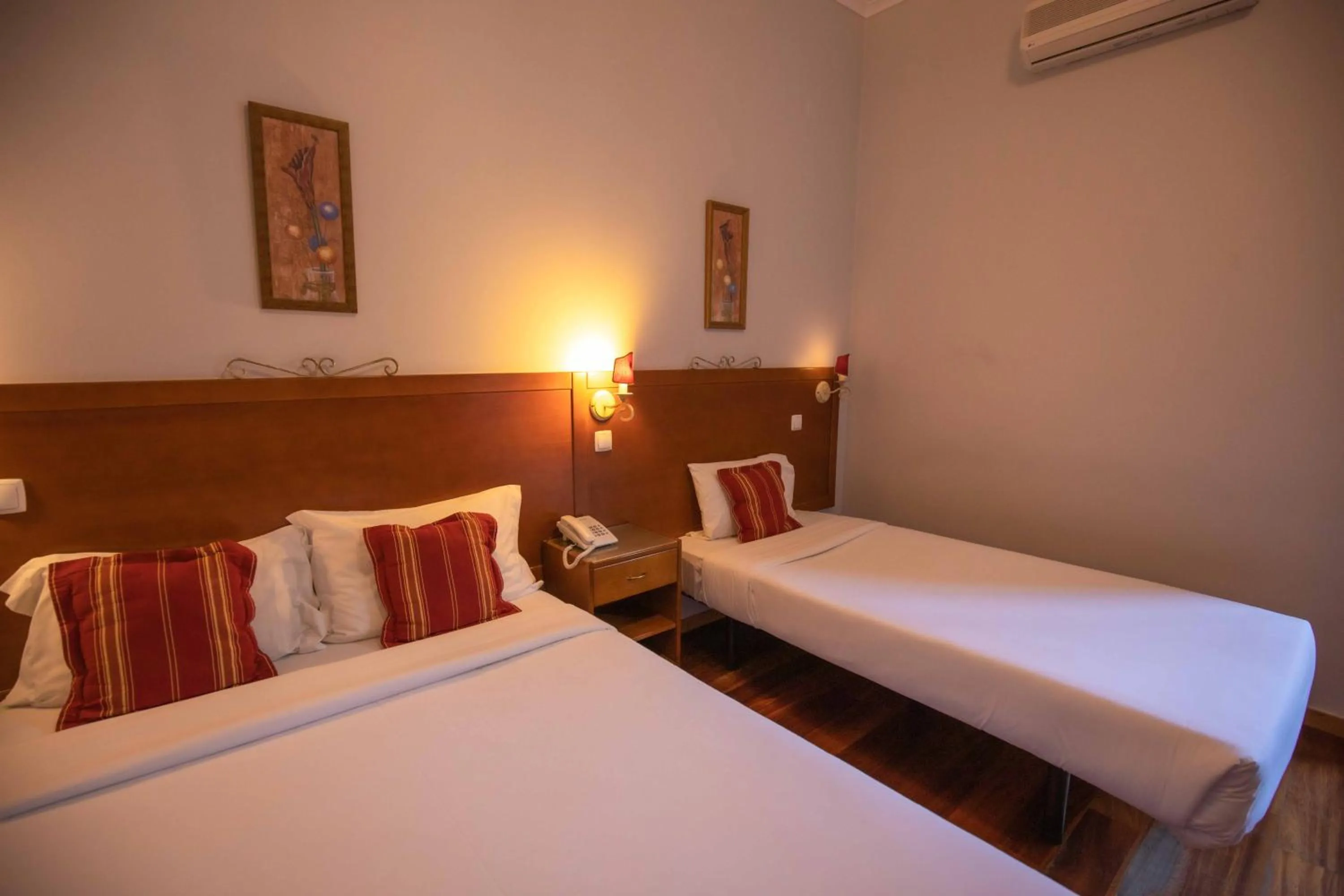 Bedroom, Bed in Grande Pensao Residencial Alcobia