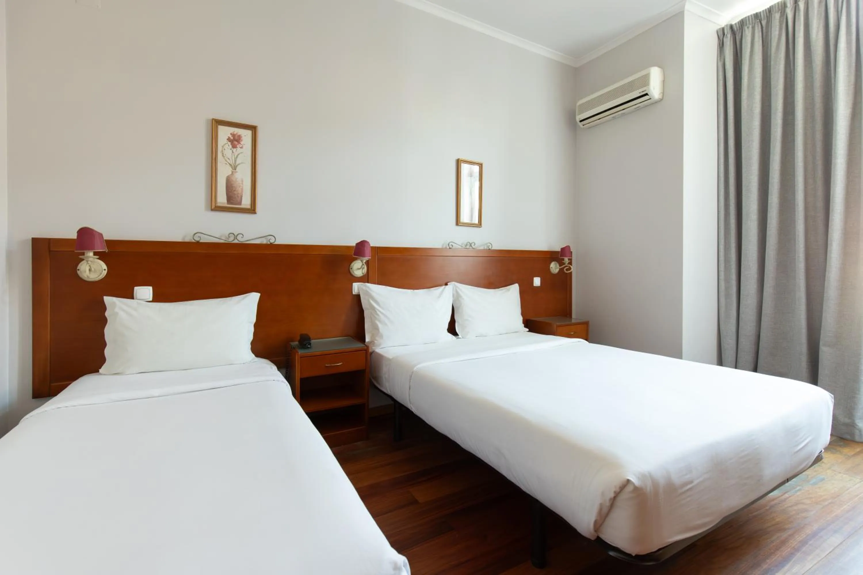 Bed in Grande Pensao Residencial Alcobia