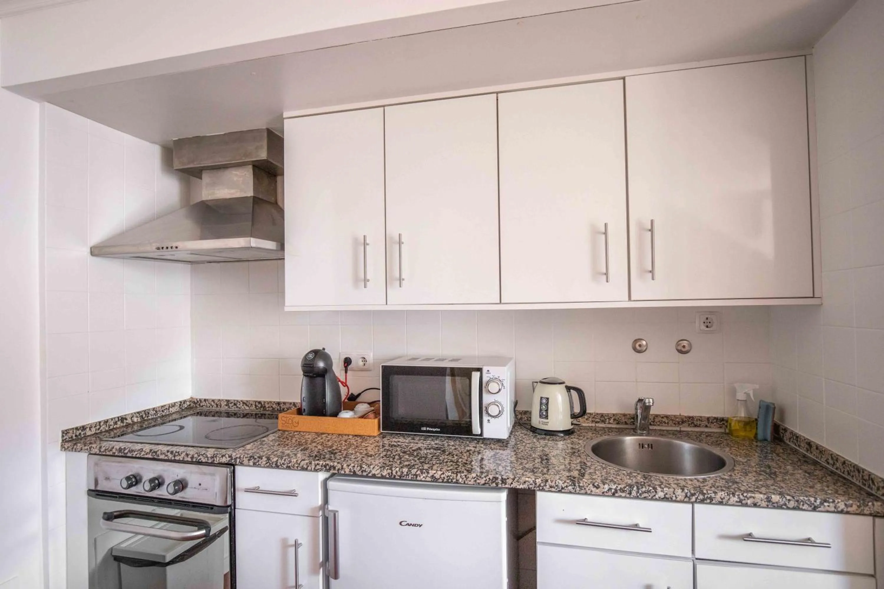 Coffee/tea facilities in Grande Pensao Residencial Alcobia