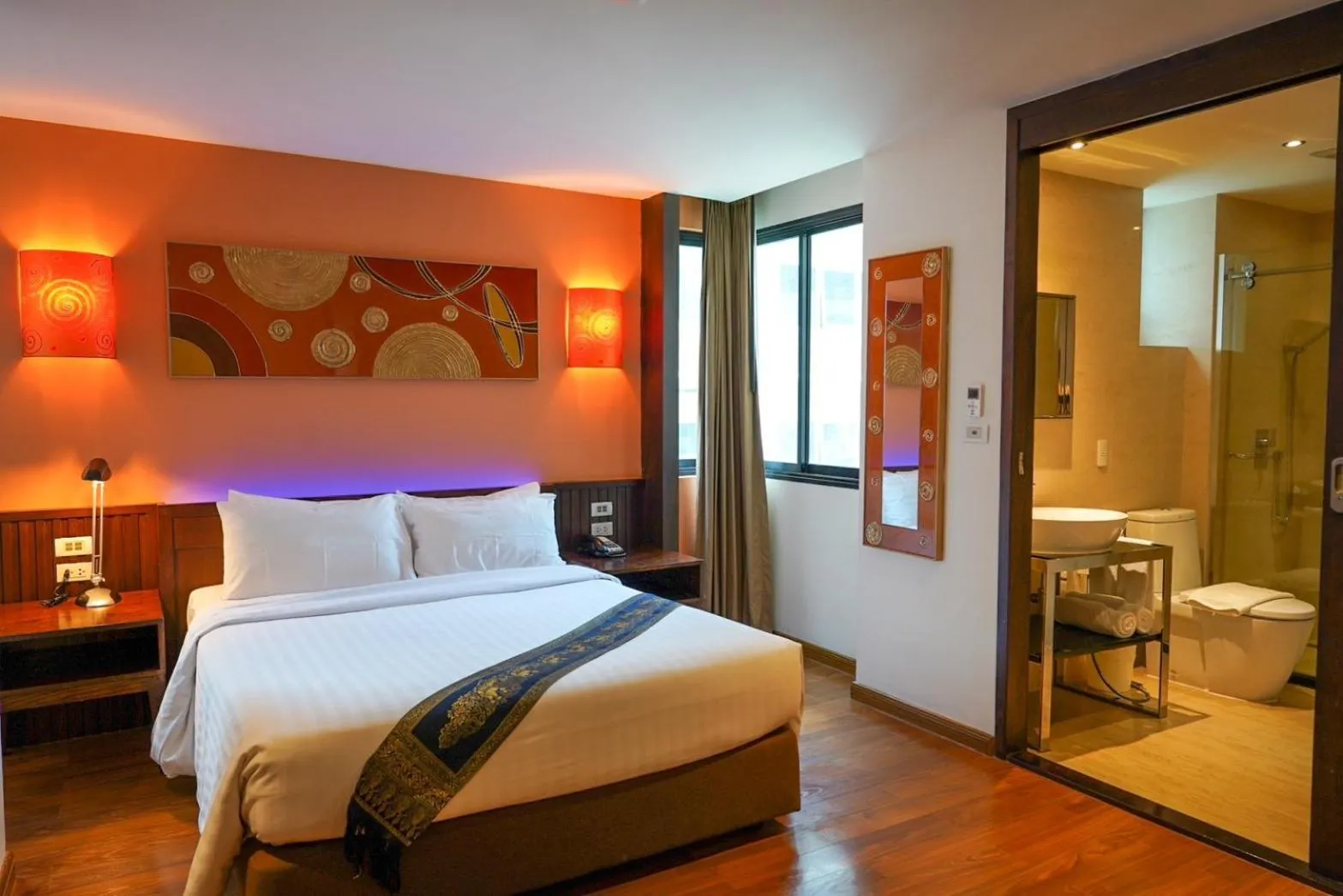 Toilet, Bed in Hotel Mermaid Bangkok