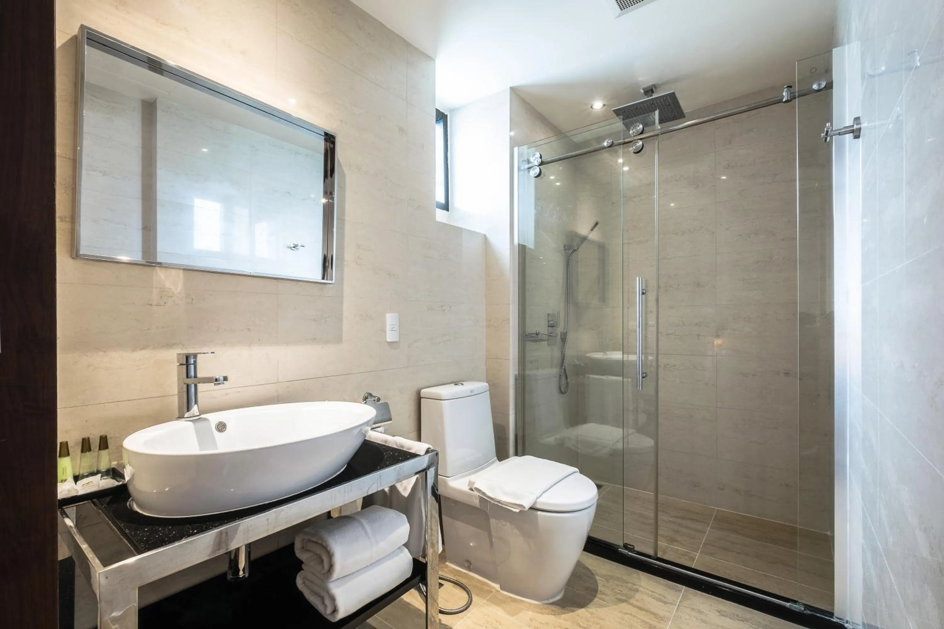 Bathroom in Hotel Mermaid Bangkok