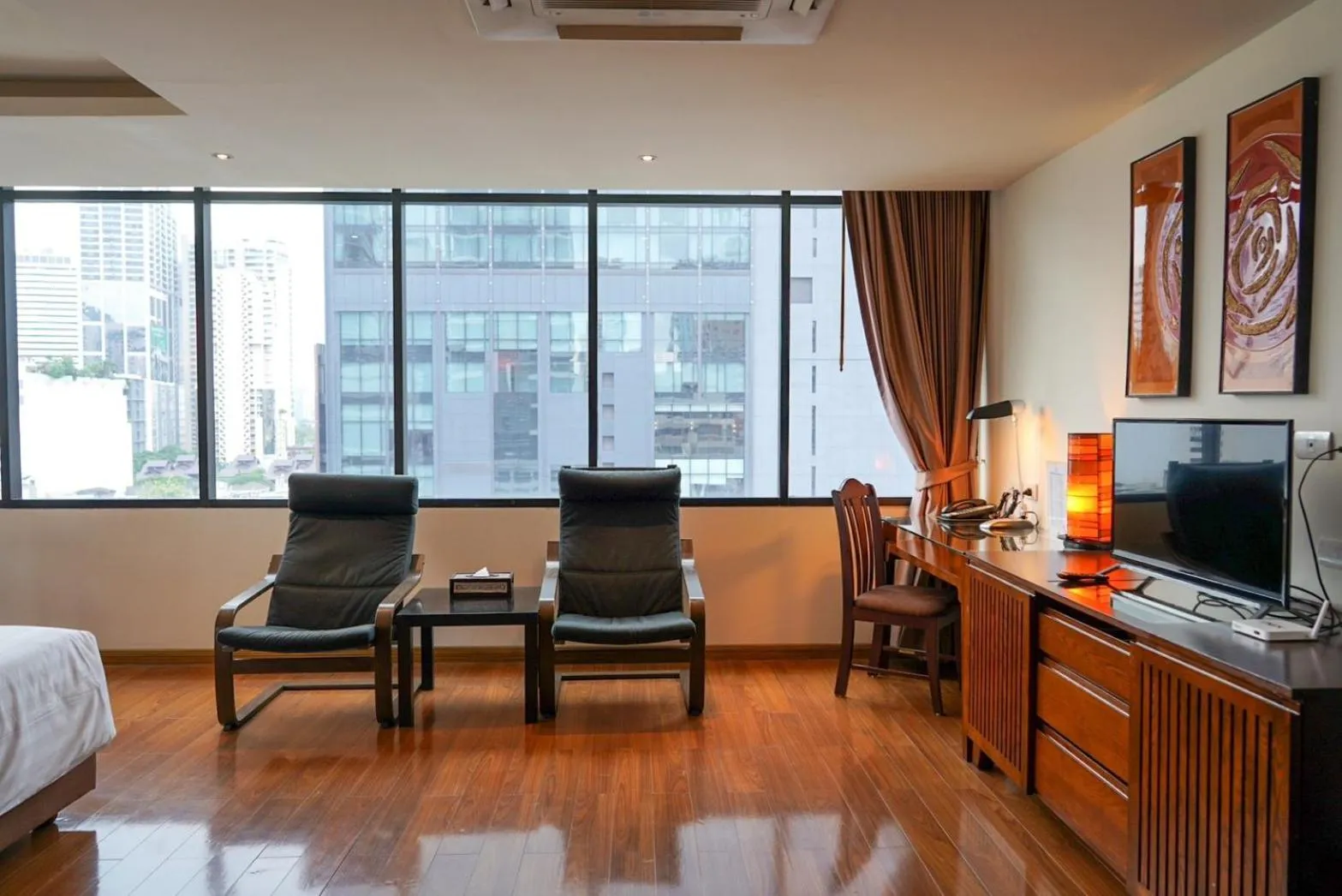 Communal lounge/ TV room in Hotel Mermaid Bangkok