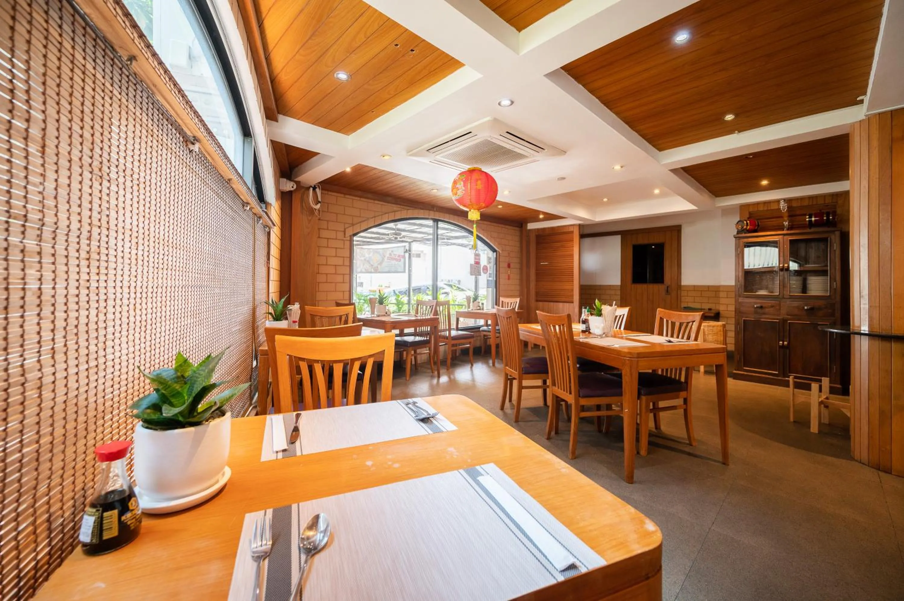 Restaurant/places to eat in Hotel Mermaid Bangkok