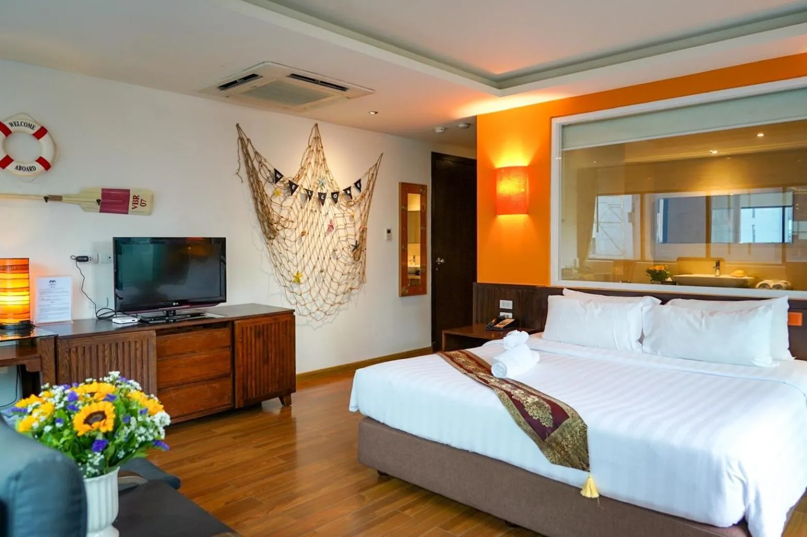 Bed in Hotel Mermaid Bangkok