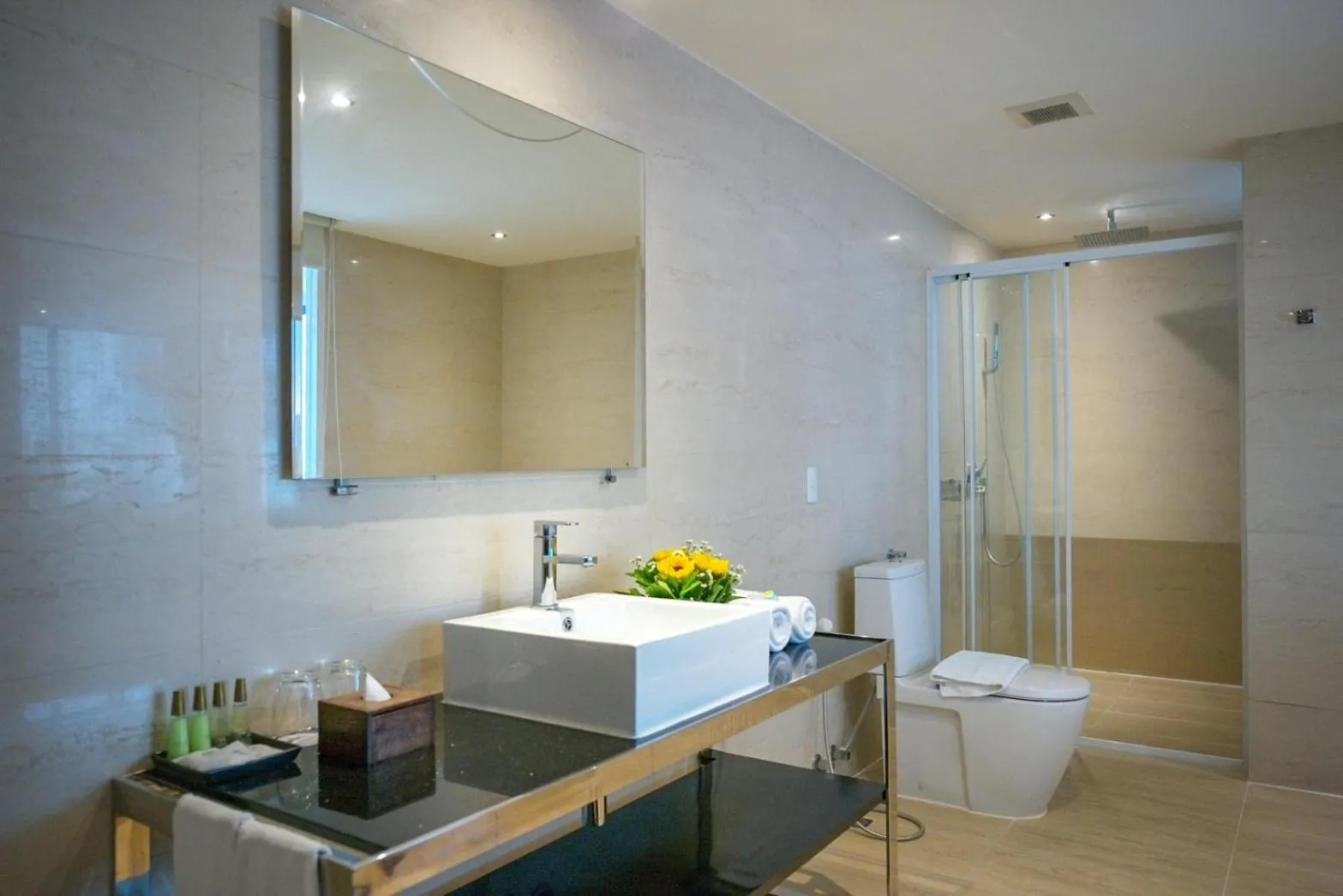 Shower in Hotel Mermaid Bangkok