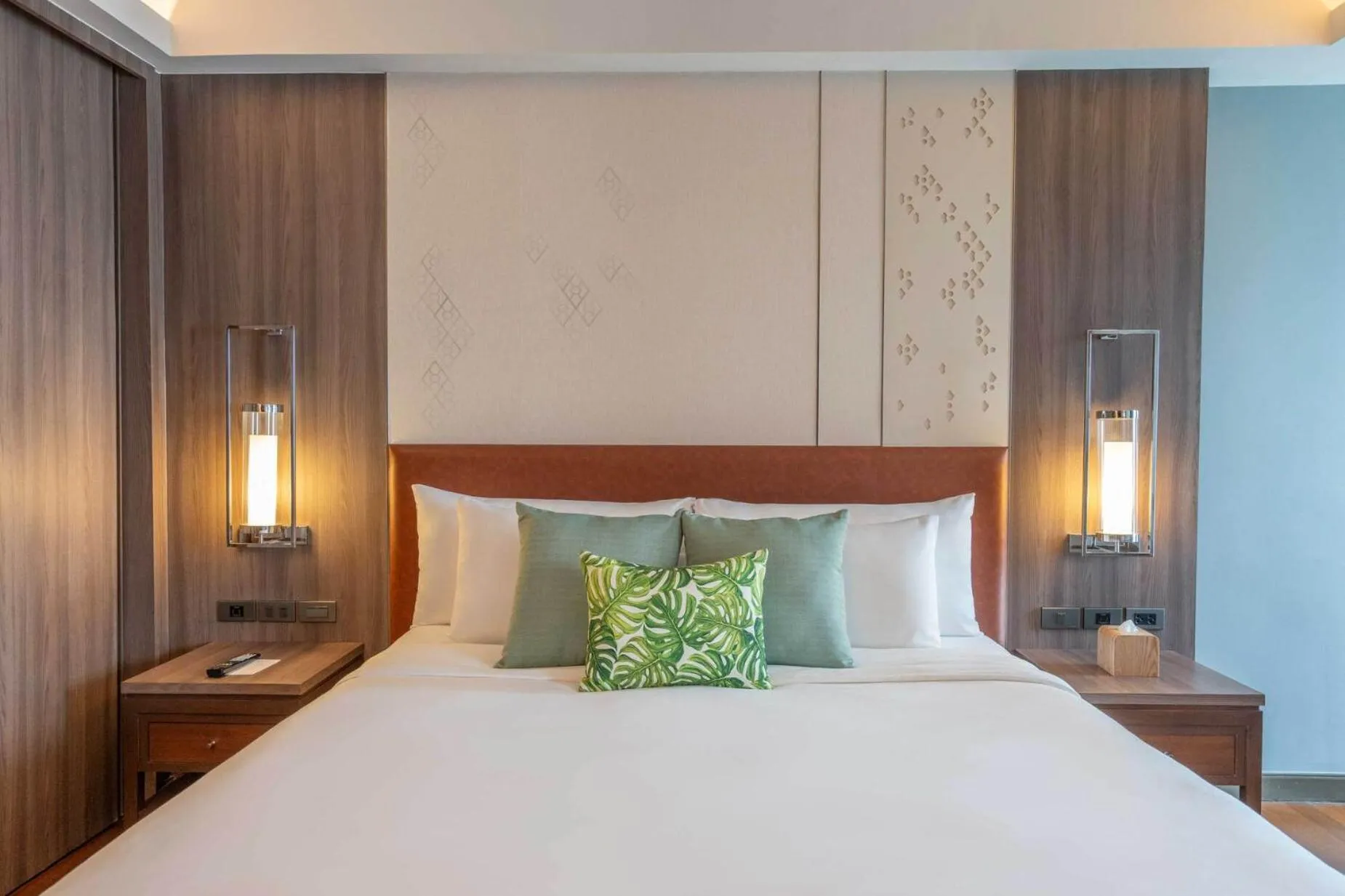 Bed in Hotel Mermaid Bangkok