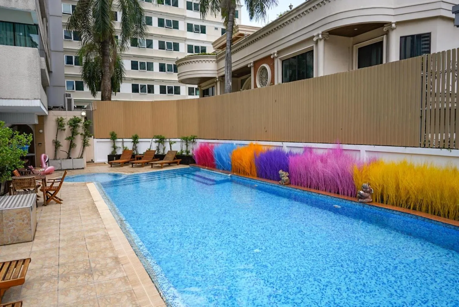 Swimming pool in Hotel Mermaid Bangkok