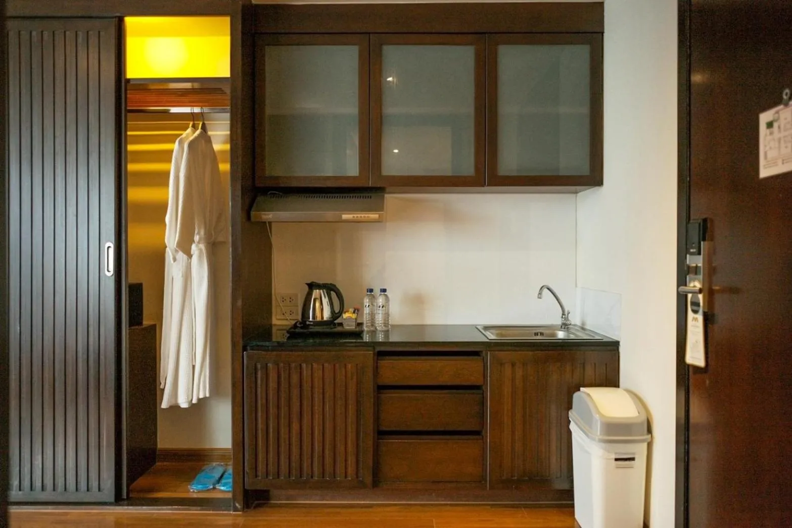 Kitchen or kitchenette in Hotel Mermaid Bangkok