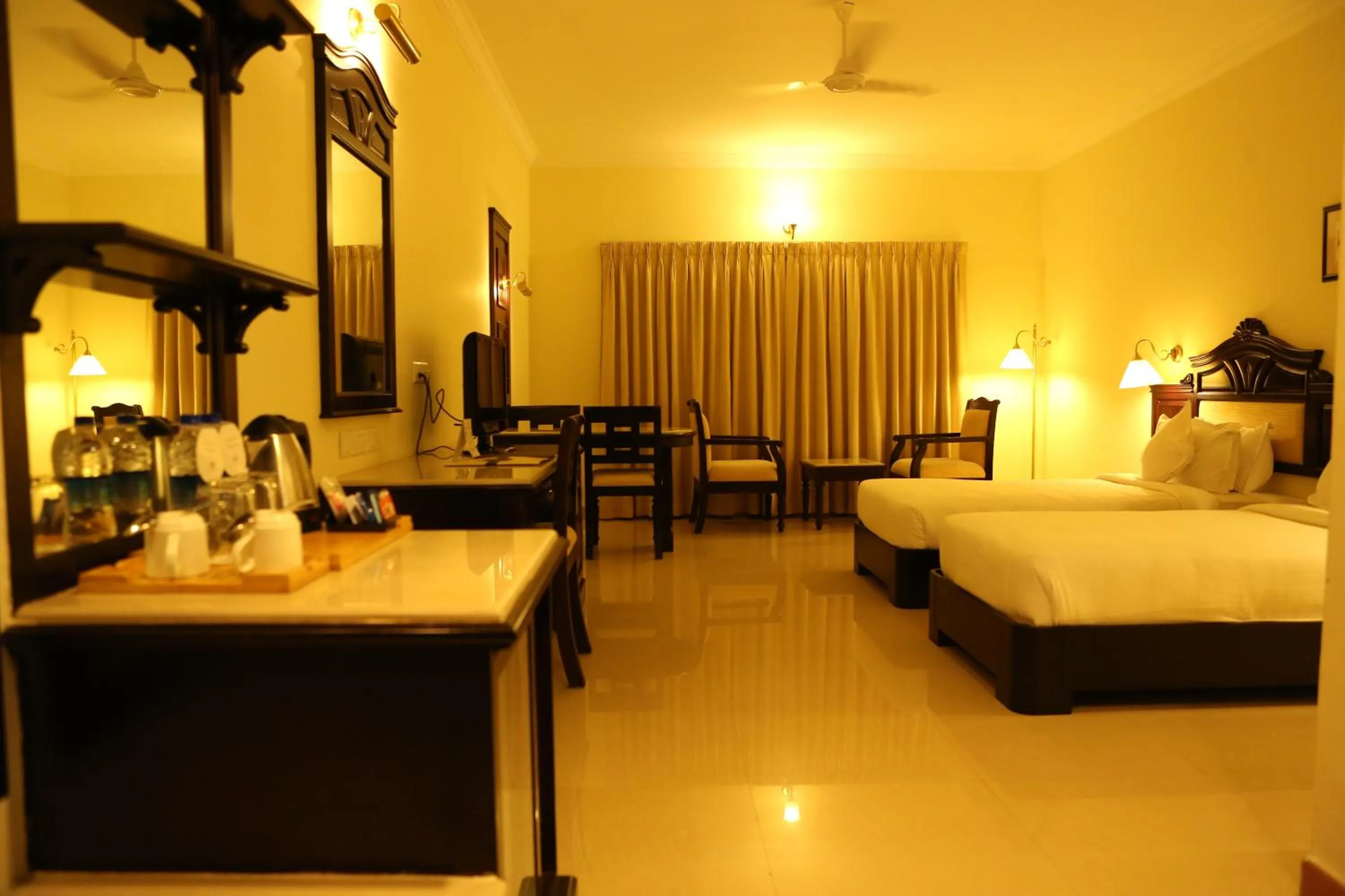 Photo of the whole room, Bed in Hotel Airlink Castle