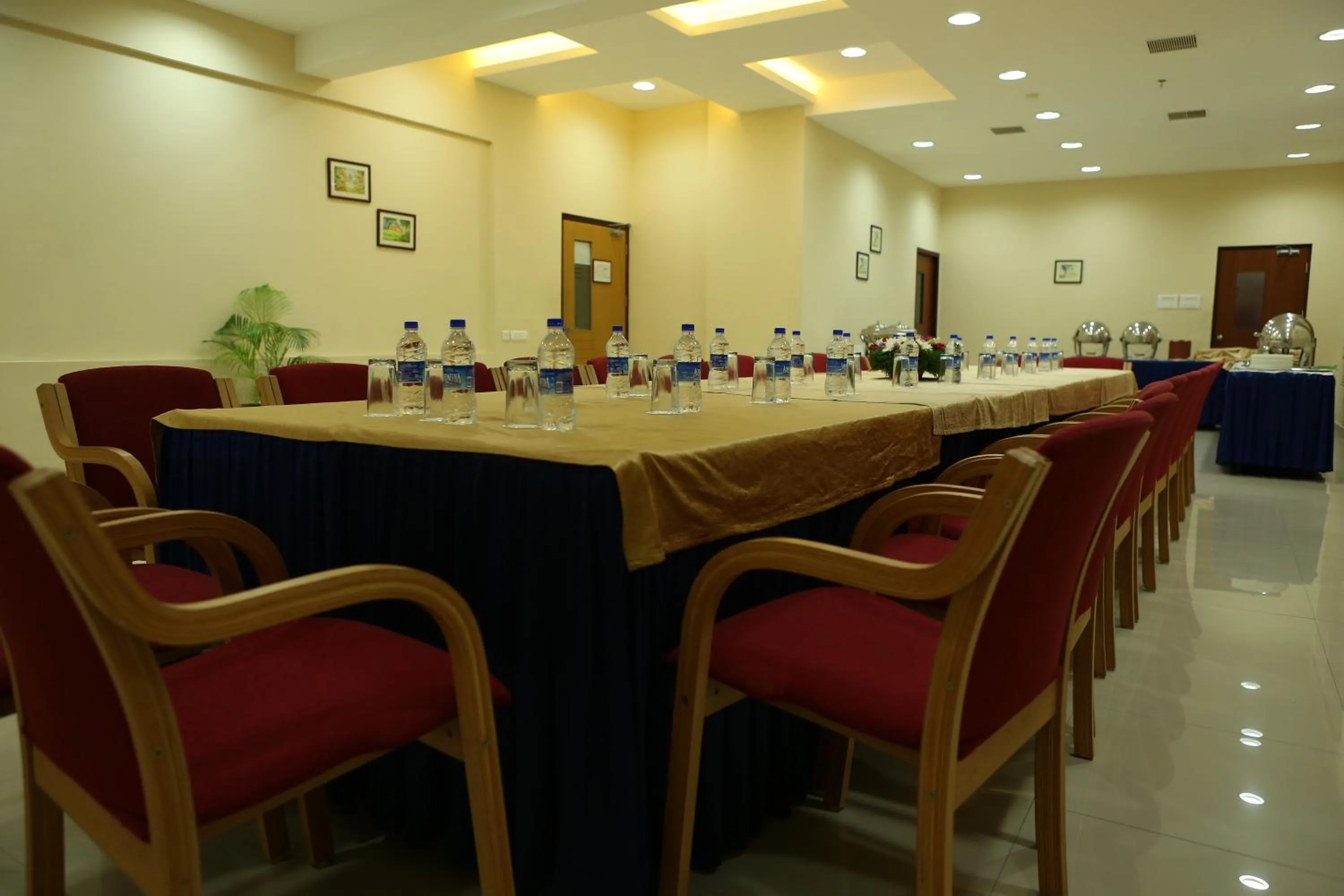 Business facilities in Hotel Airlink Castle