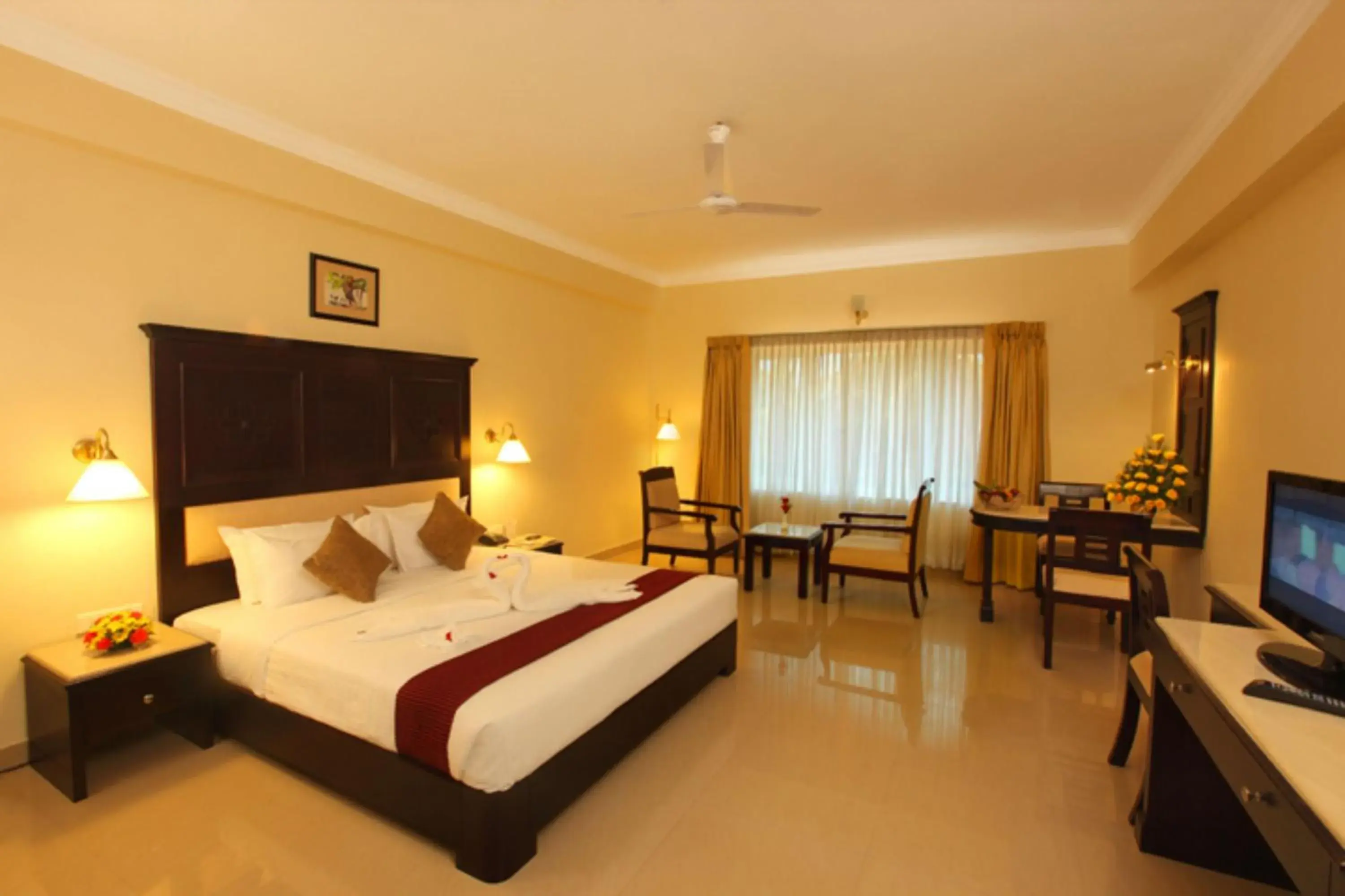 Photo of the whole room, Bed in Hotel Airlink Castle Photo of the whole room, Bed in Hotel Airlink Castle