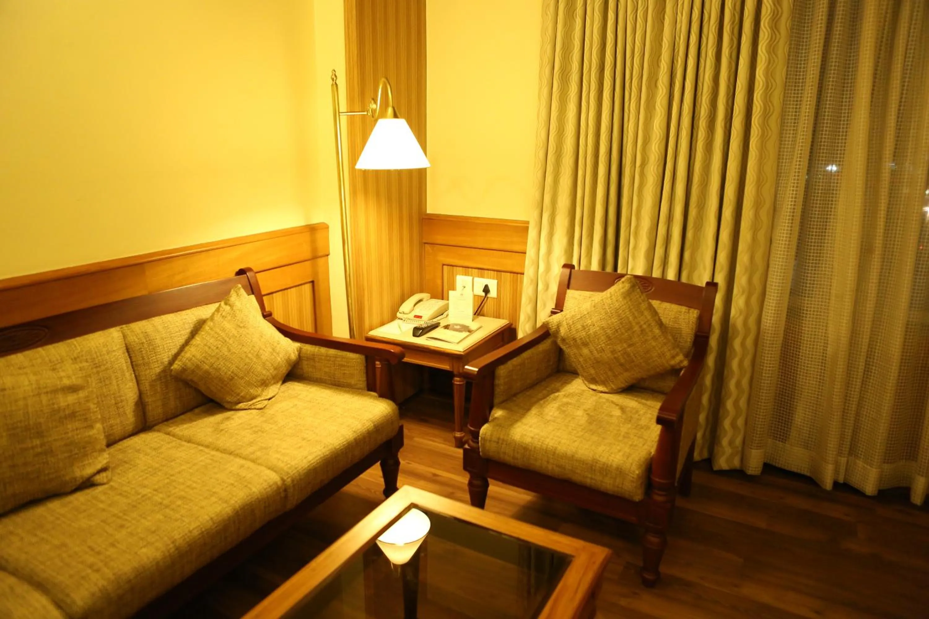 Seating area in Hotel Airlink Castle