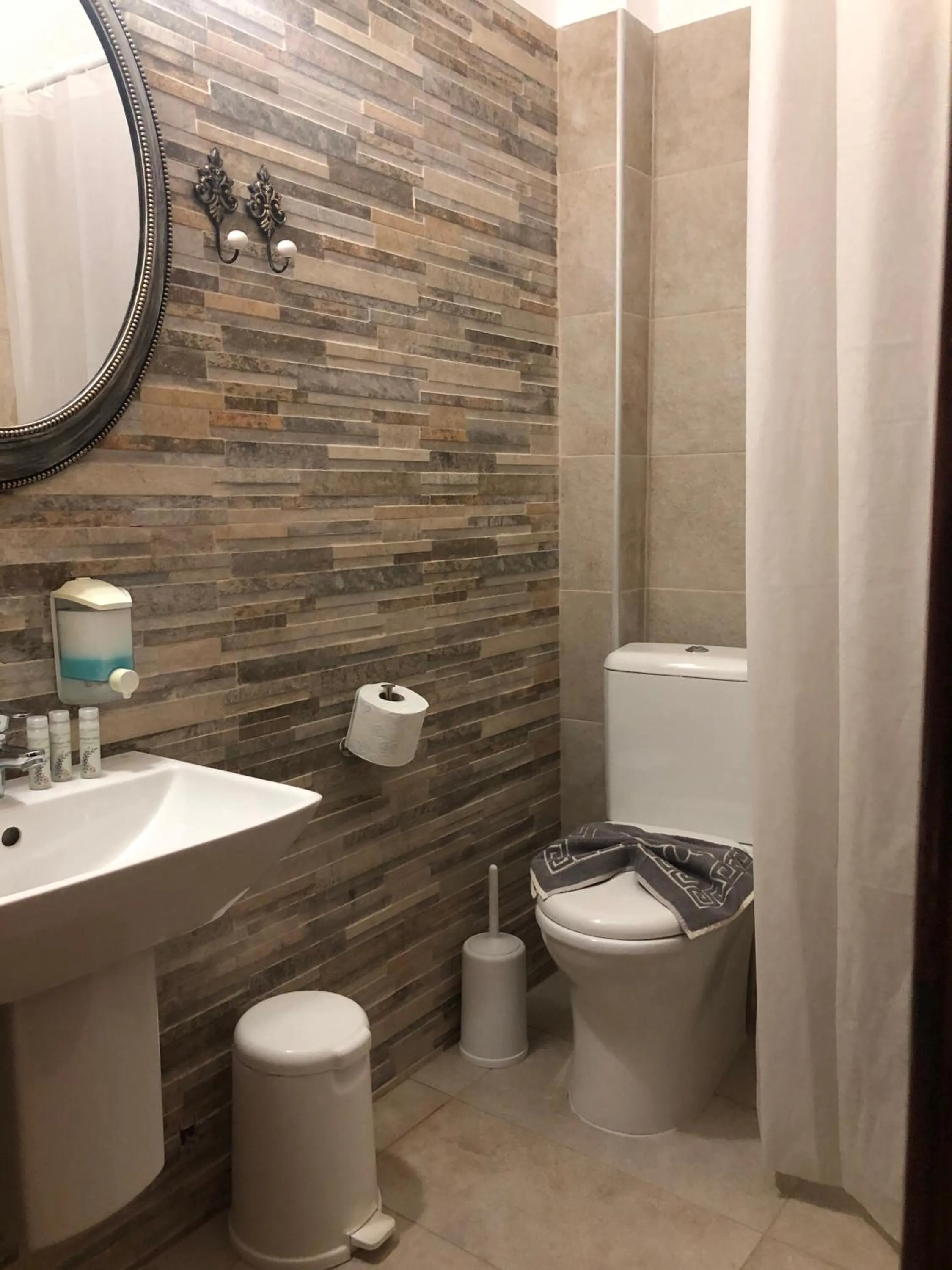 Hotel Avra