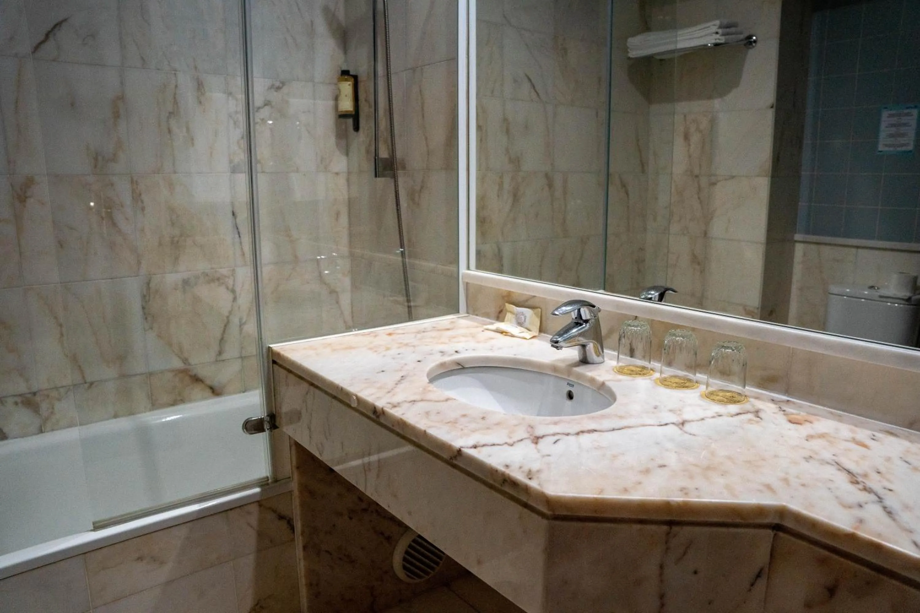 Shower in Apulia Praia Hotel