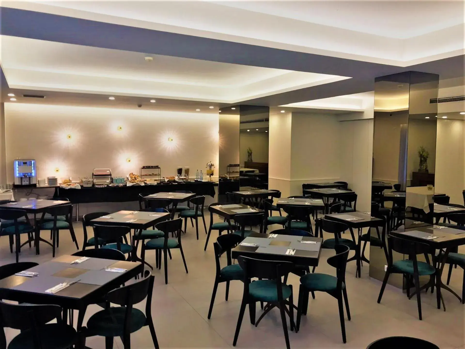 Restaurant/places to eat in Apulia Praia Hotel Restaurant/places to eat in Apulia Praia Hotel