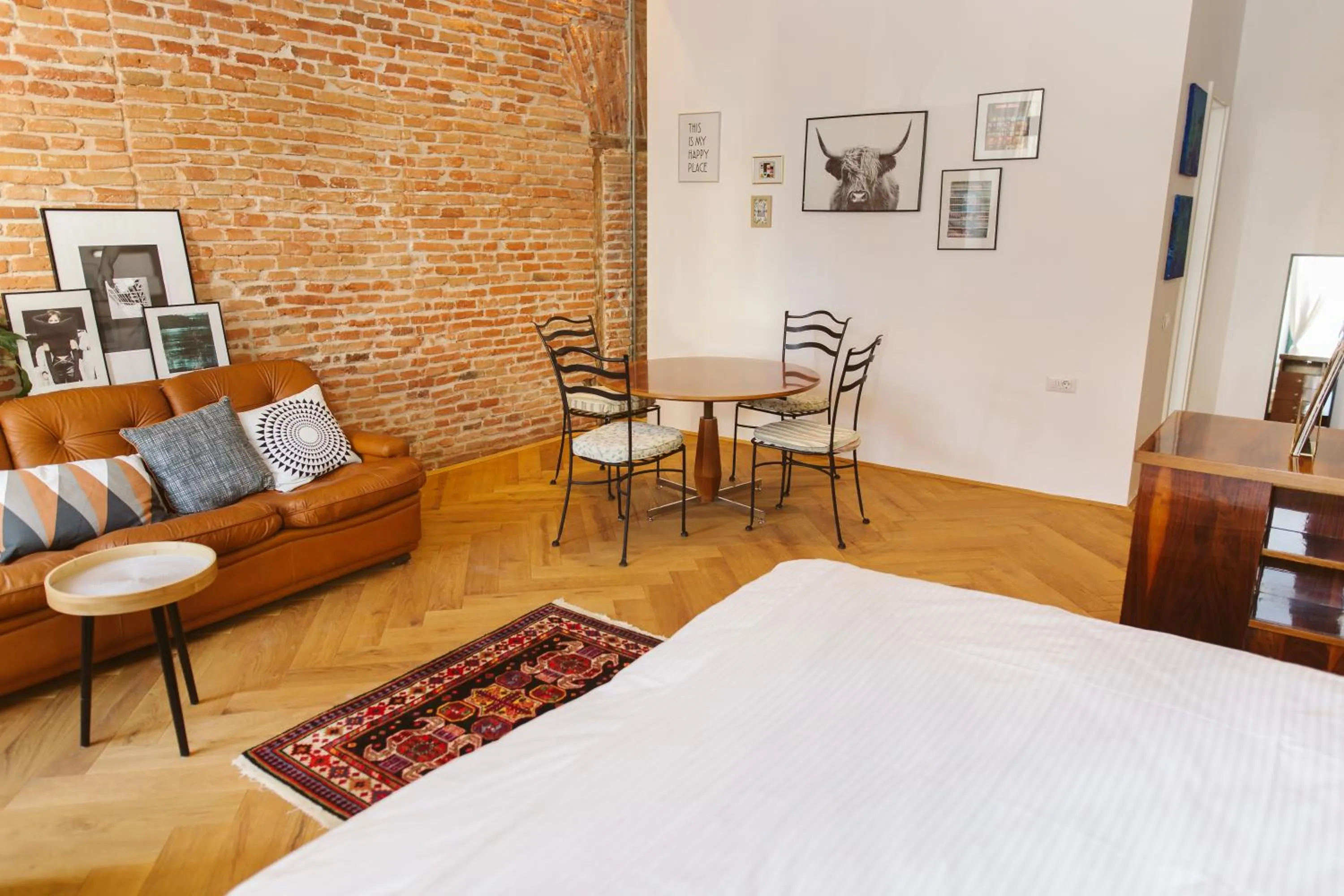 Living room, Bed in Camino Home 2