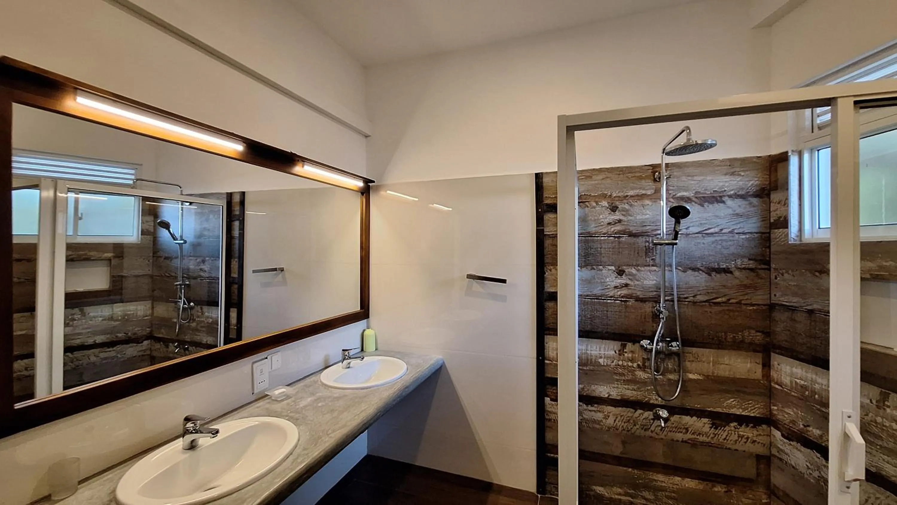 Shower in Villa Goodwill Paradise