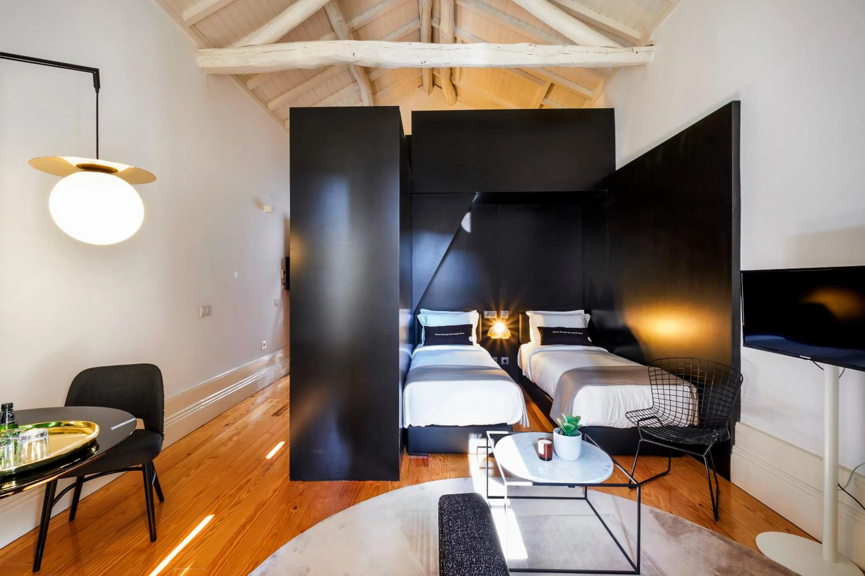 Dining area, Bed in The A5 Smart Luxury Studios