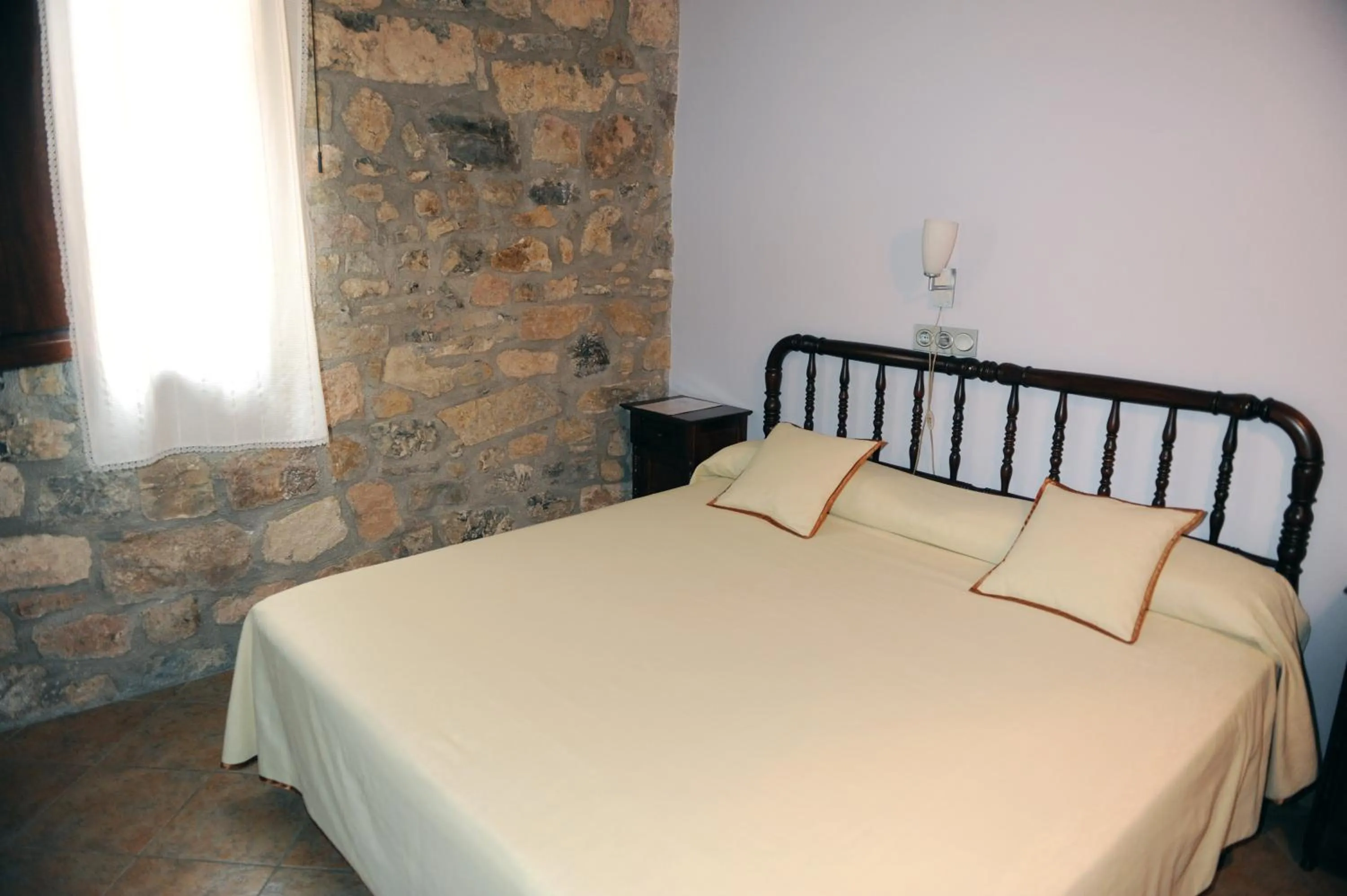 Photo of the whole room, Bed in Hotel Restaurant Verdià