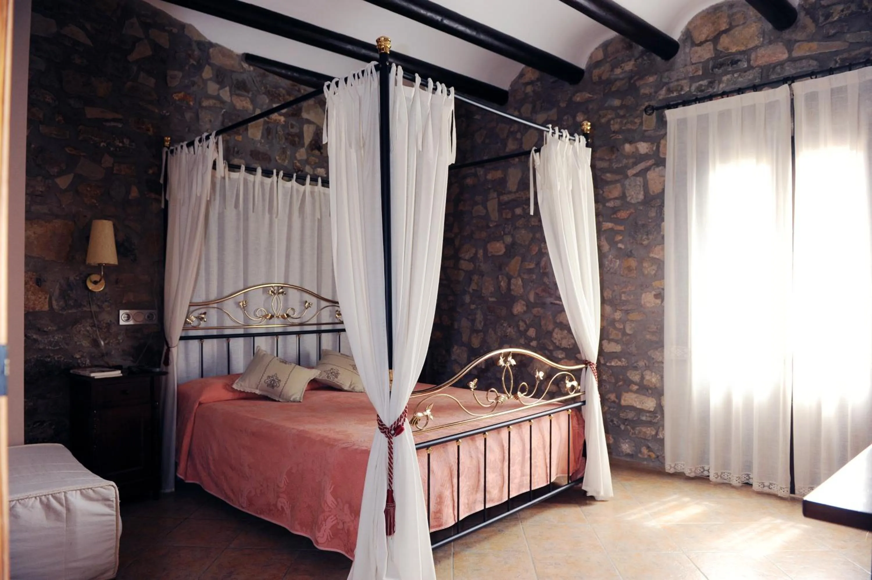 Bedroom, Bed in Hotel Restaurant Verdià