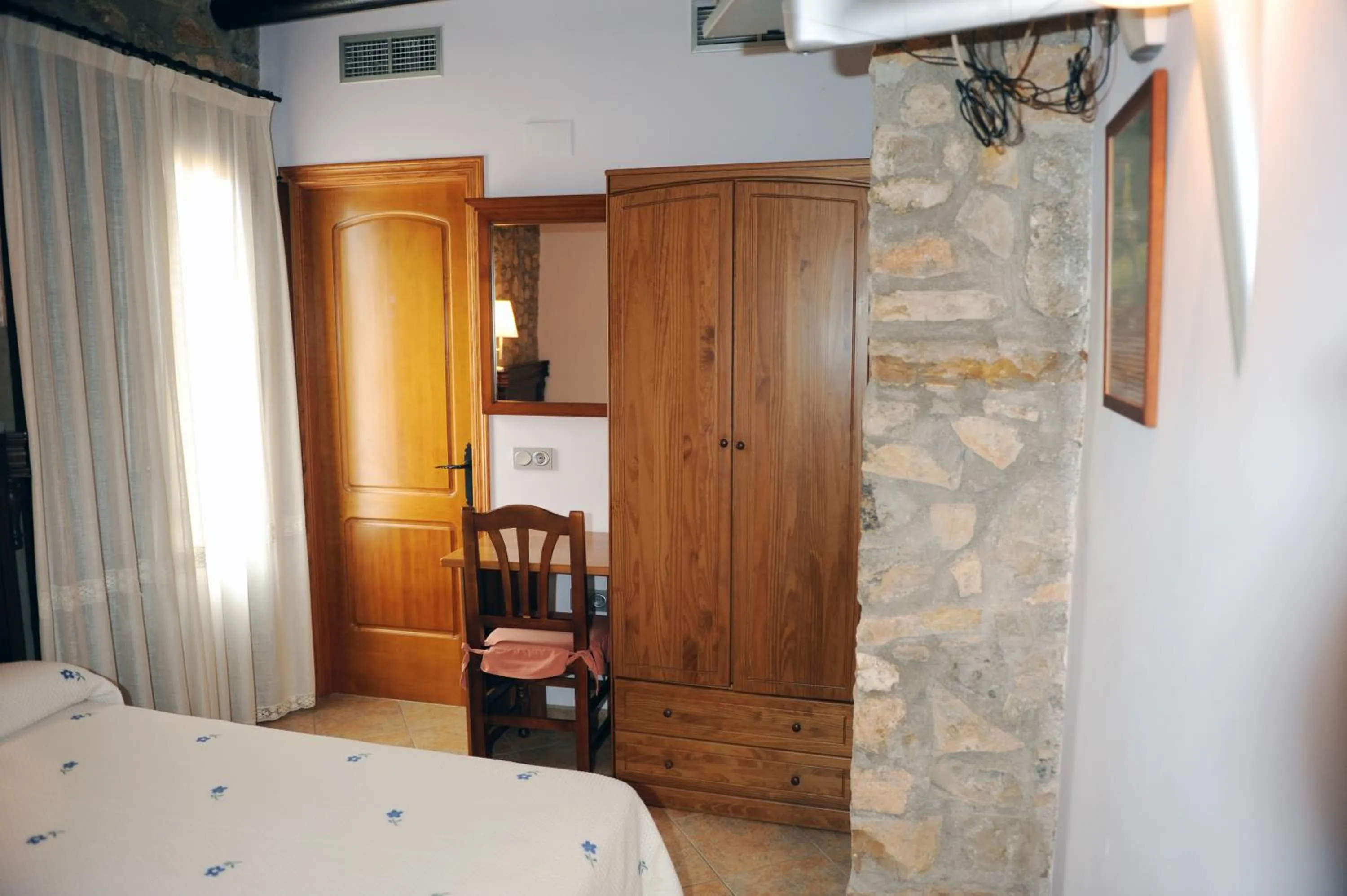 Photo of the whole room, Bed in Hotel Restaurant Verdià