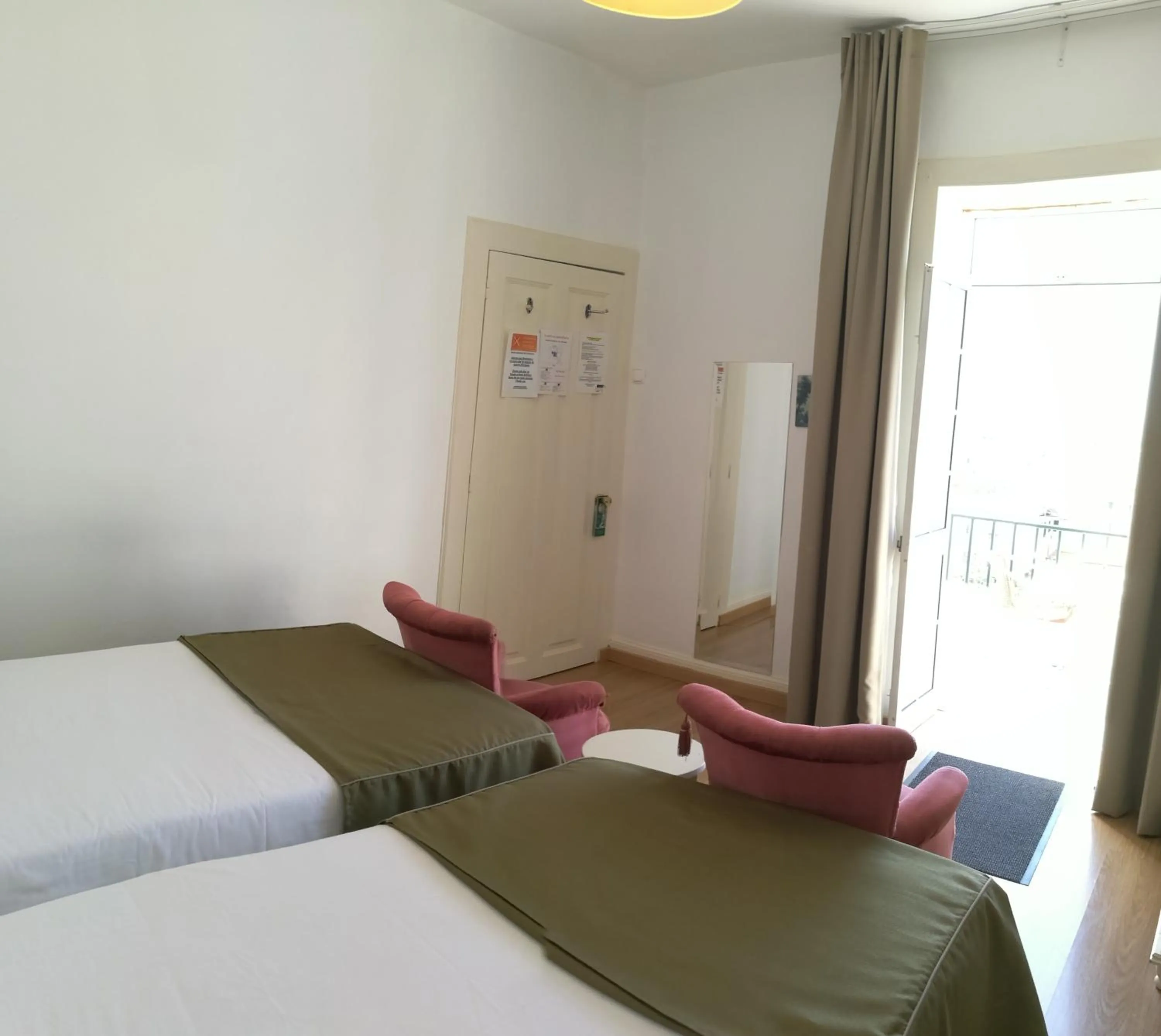 Sea view, Bed in Pensao Residencial Vila Teresinha