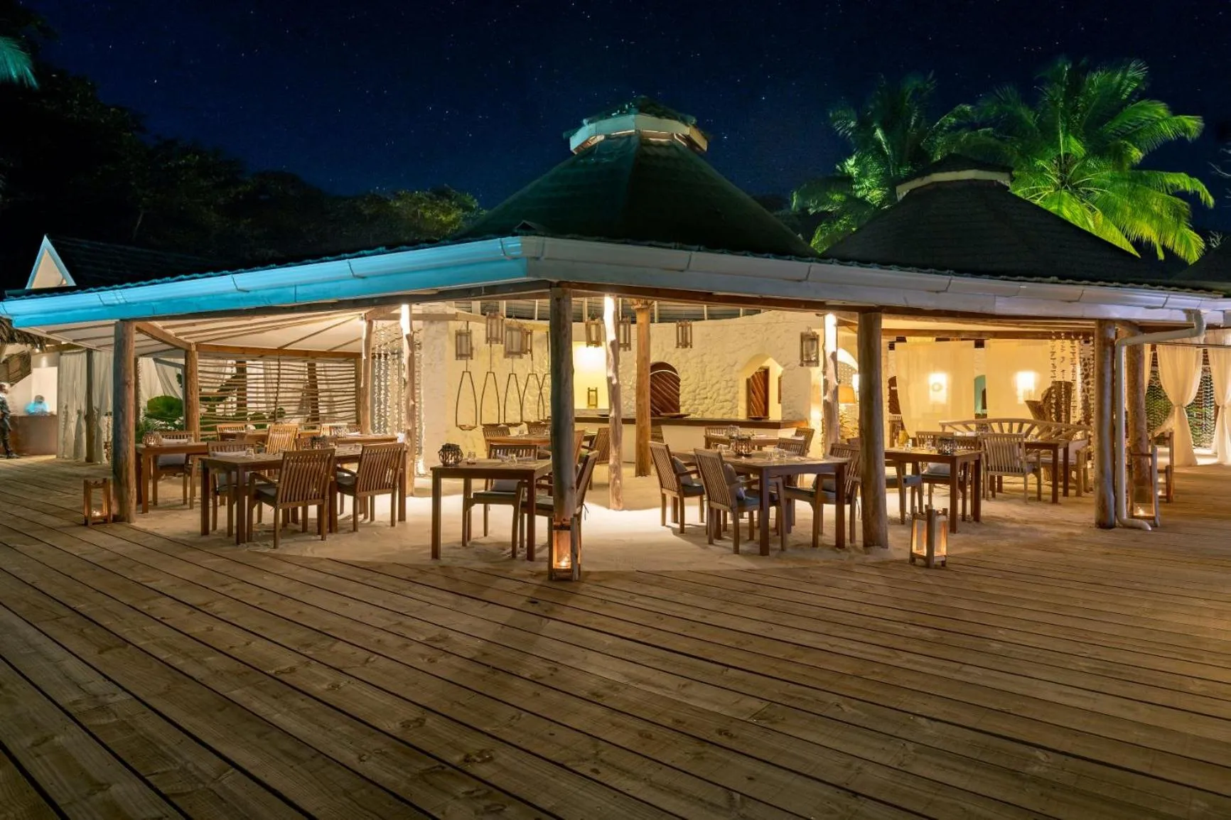 Restaurant/places to eat in Bliss Hotel Praslin
