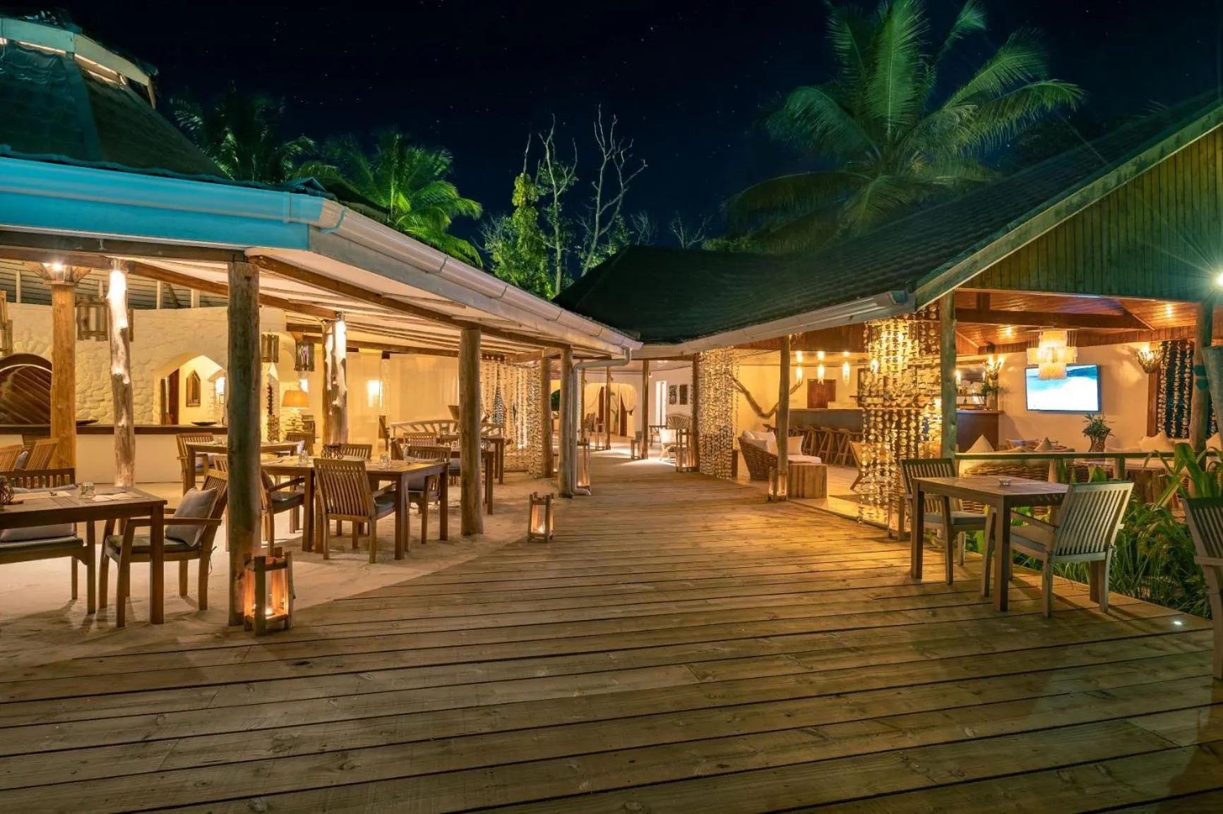 Restaurant/places to eat in Bliss Hotel Praslin
