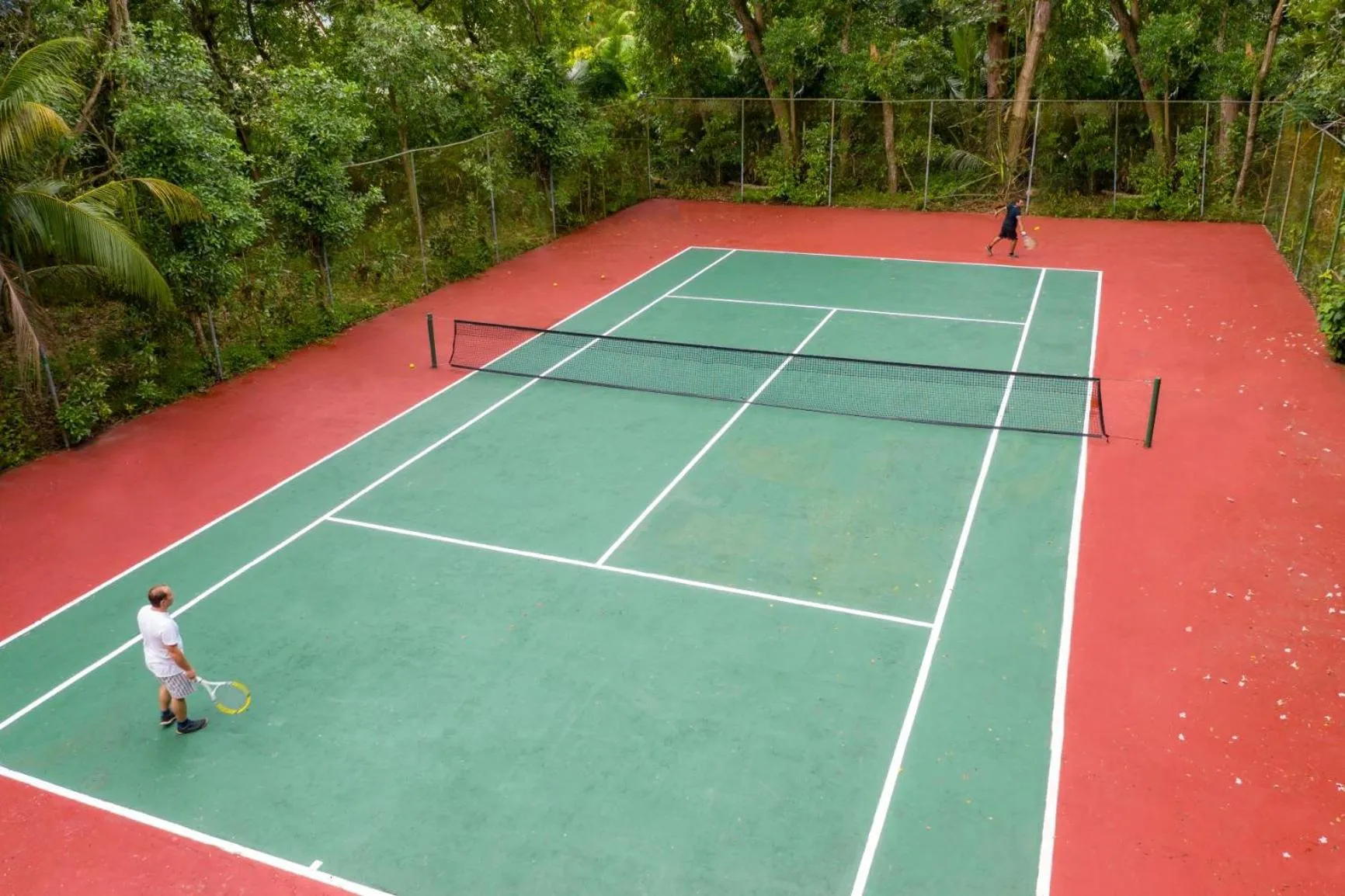 Tennis court in Bliss Hotel Praslin