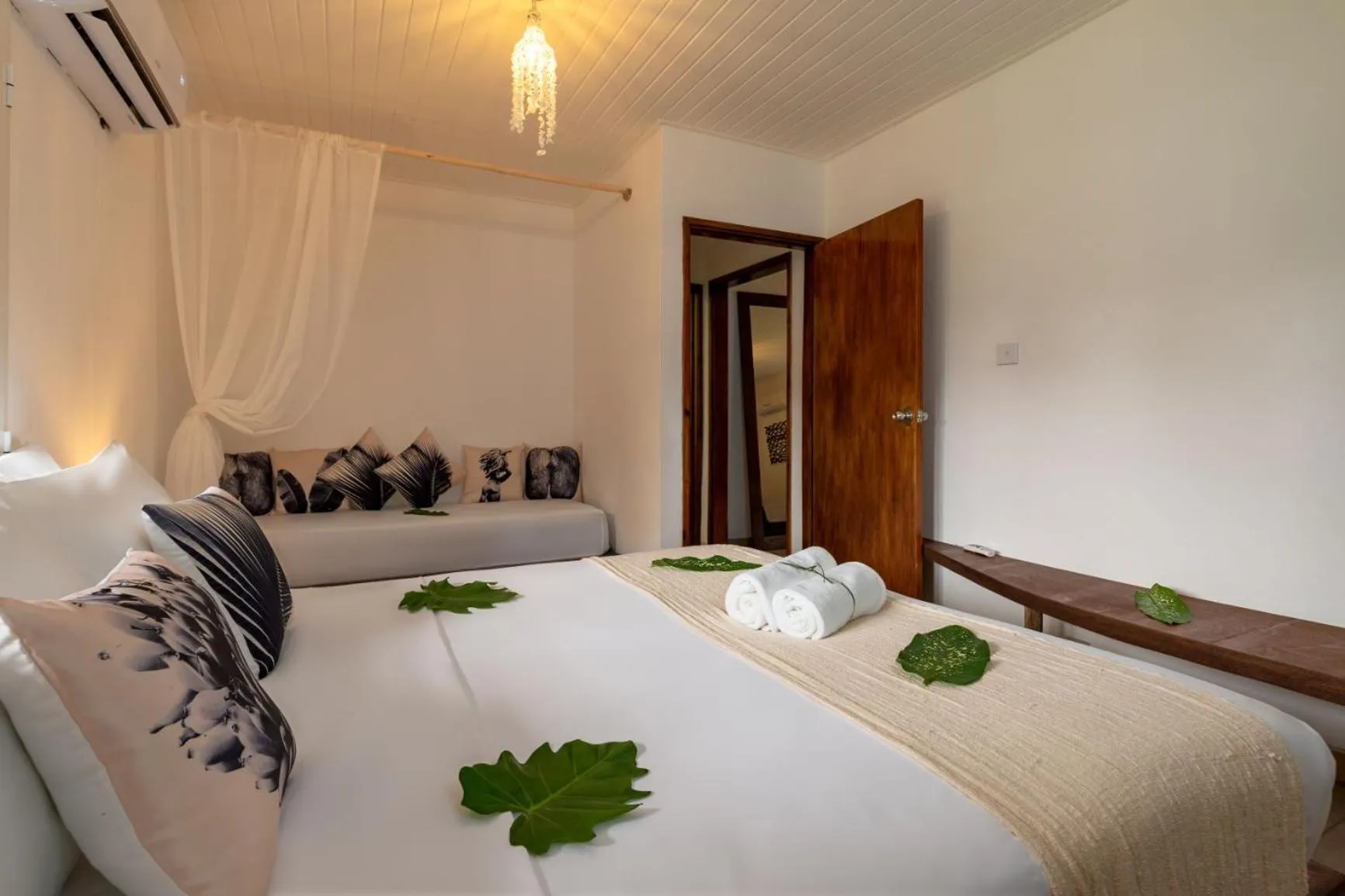 Photo of the whole room, Bed in Bliss Hotel Praslin