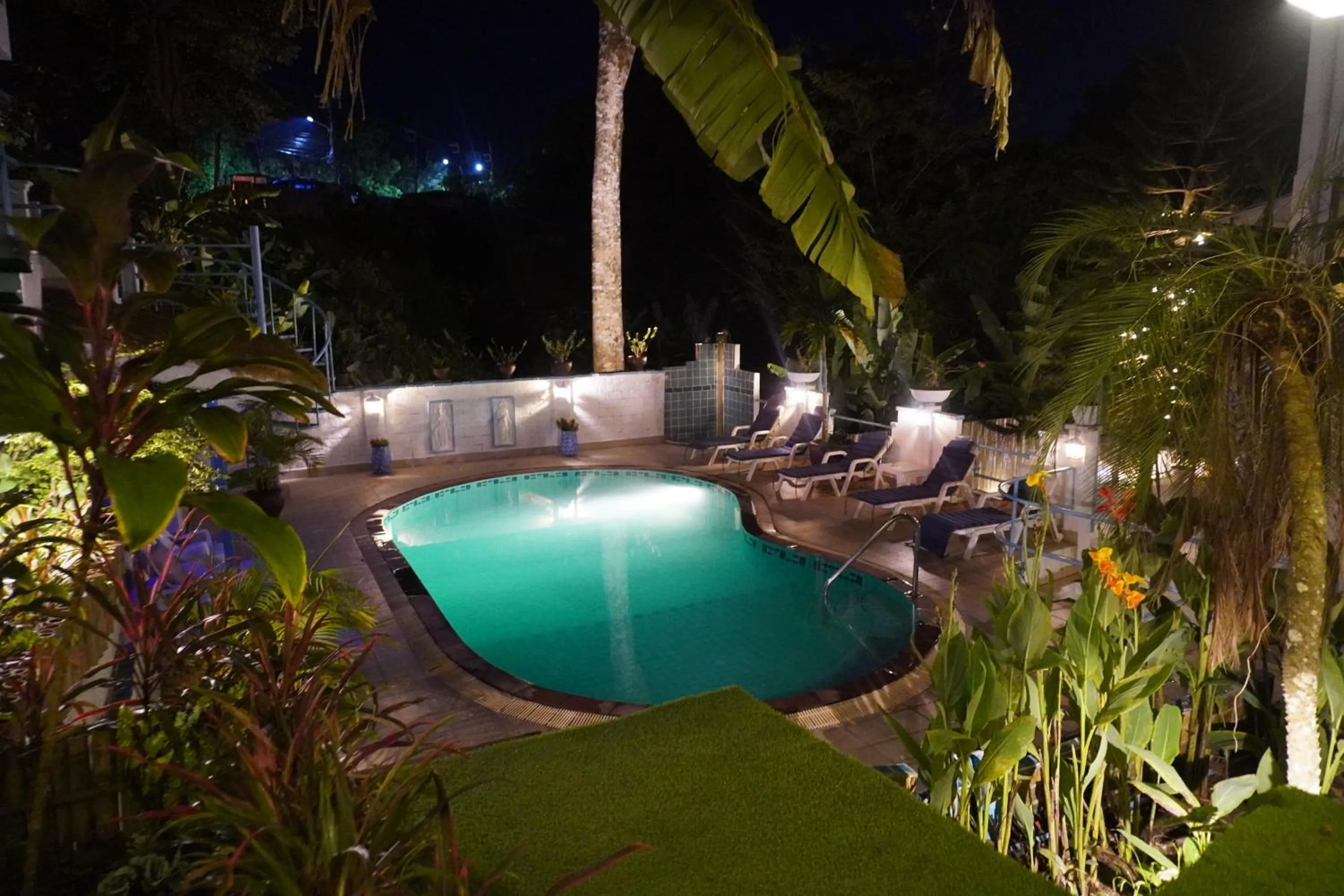 Garden in Residy Retreat x Baan Suan Villa