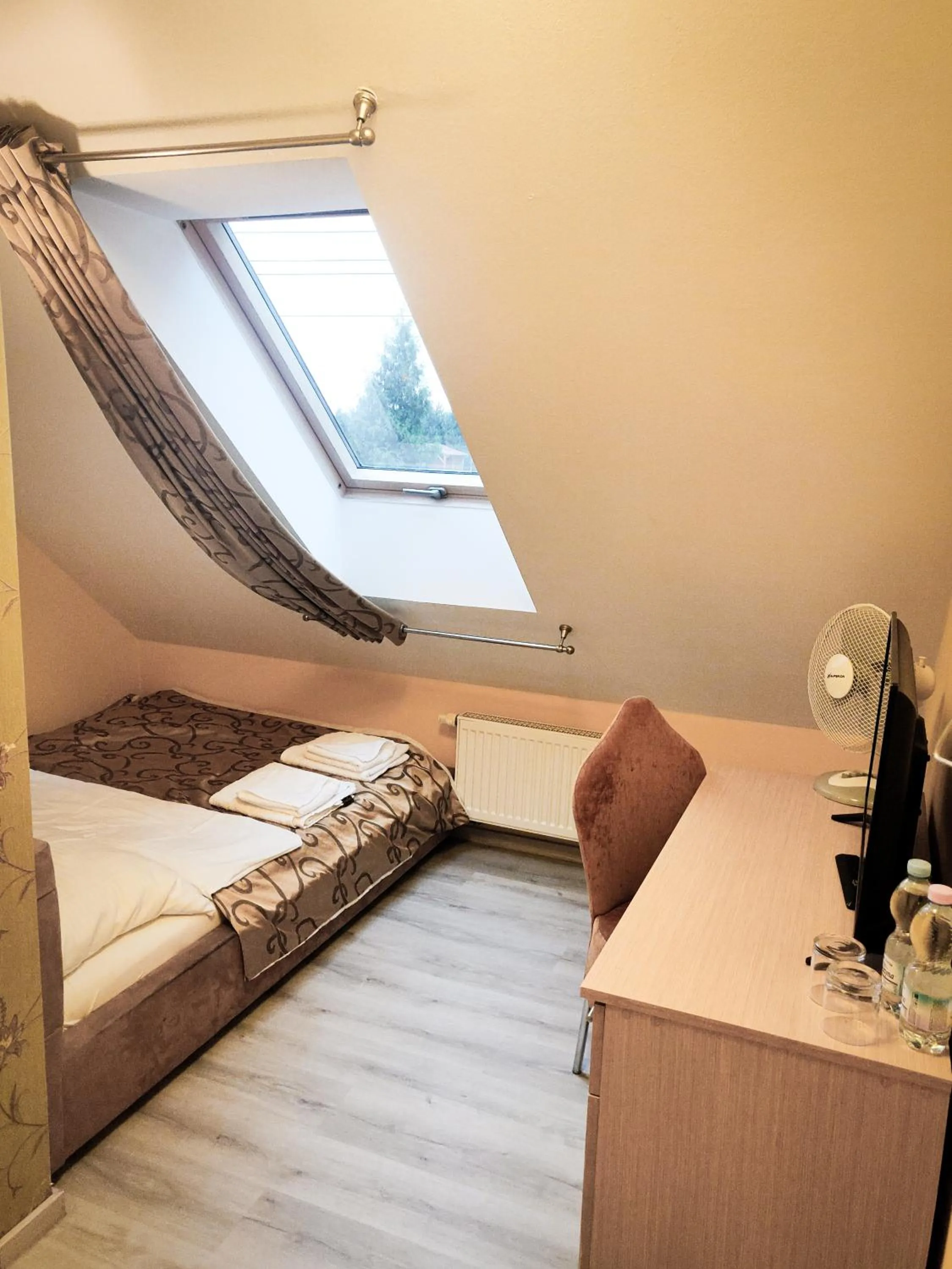 Bed in Dom Weselny Pod Kasztanem