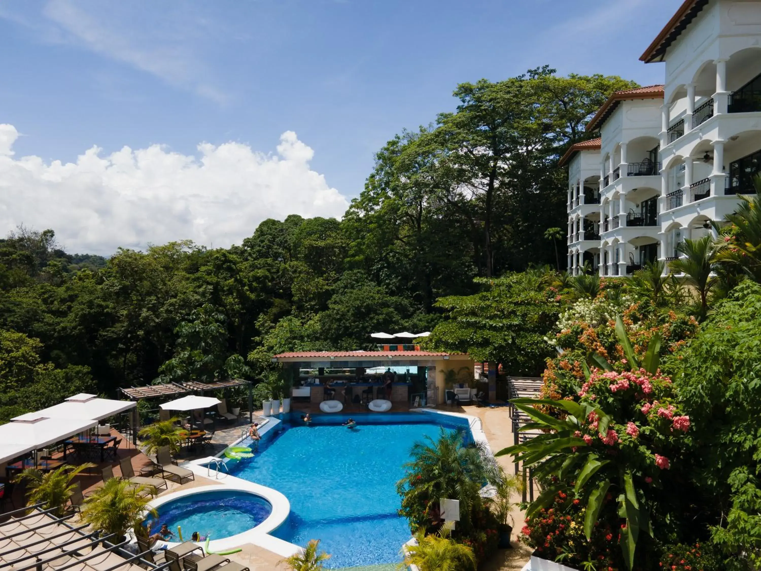 Property building in Shana by the Beach Manuel Antonio Property building in Shana by the Beach Manuel Antonio