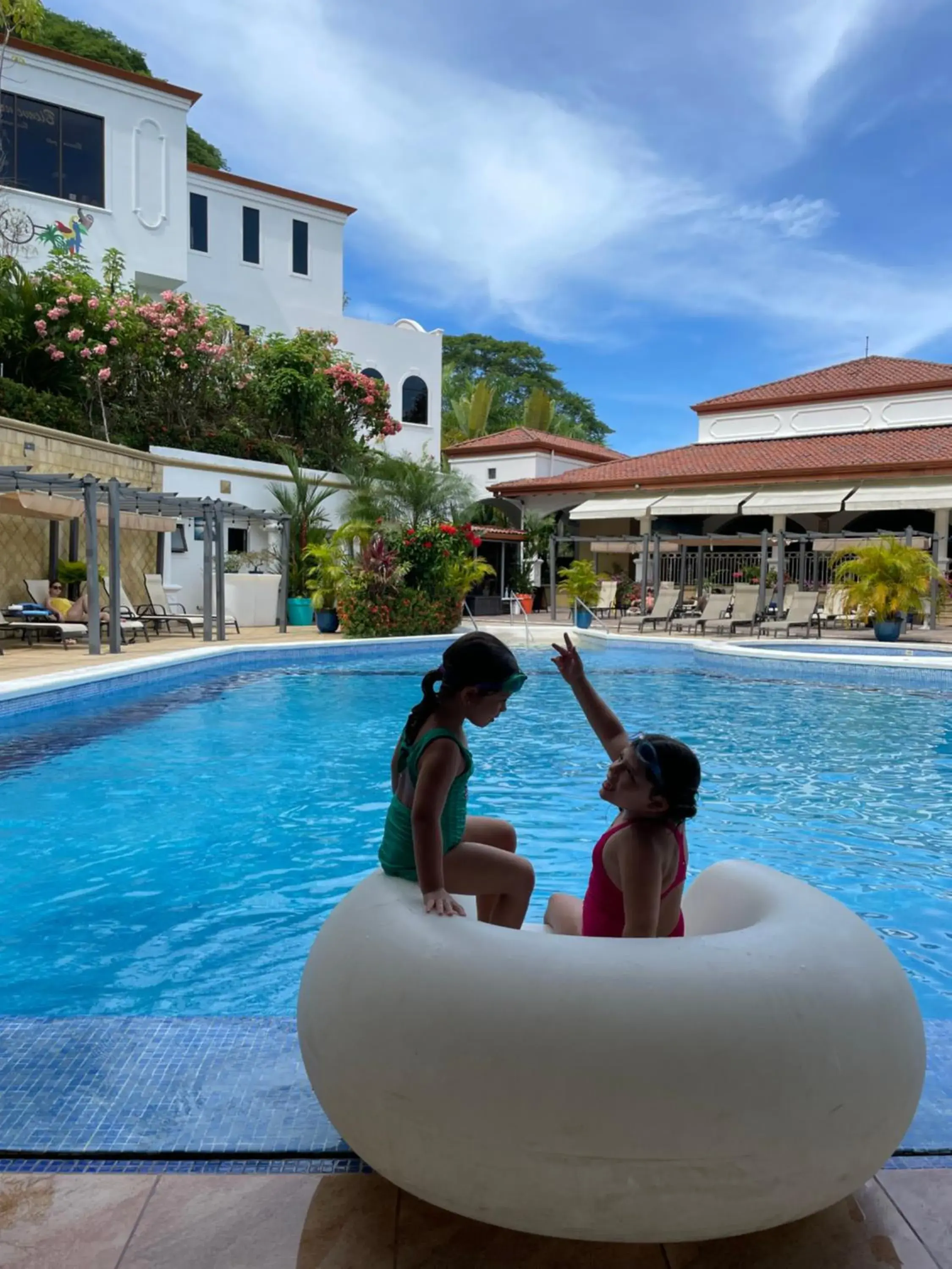 Property building in Shana by the Beach Manuel Antonio Property building in Shana by the Beach Manuel Antonio