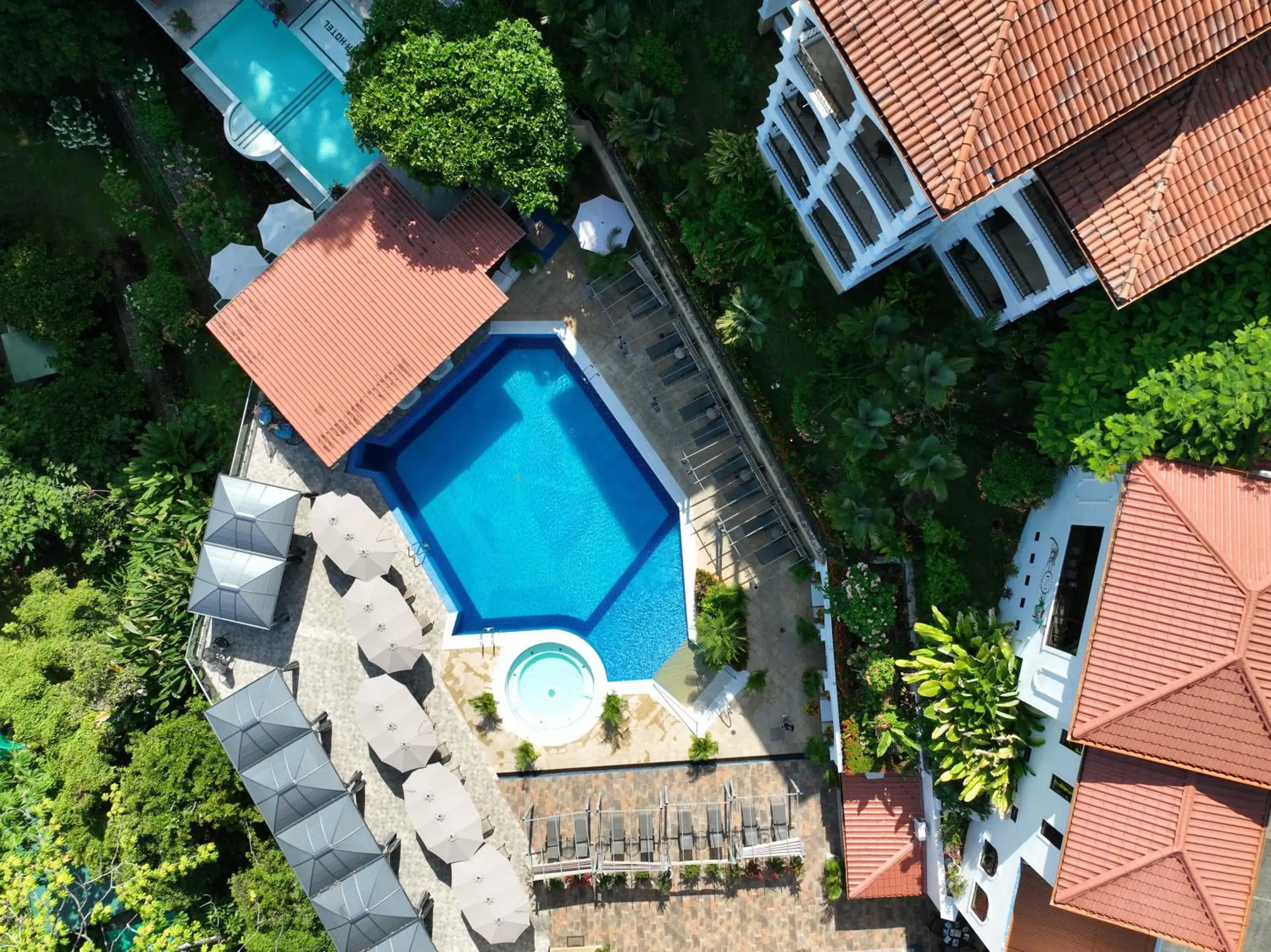 Property building in Shana by the Beach Manuel Antonio Property building in Shana by the Beach Manuel Antonio