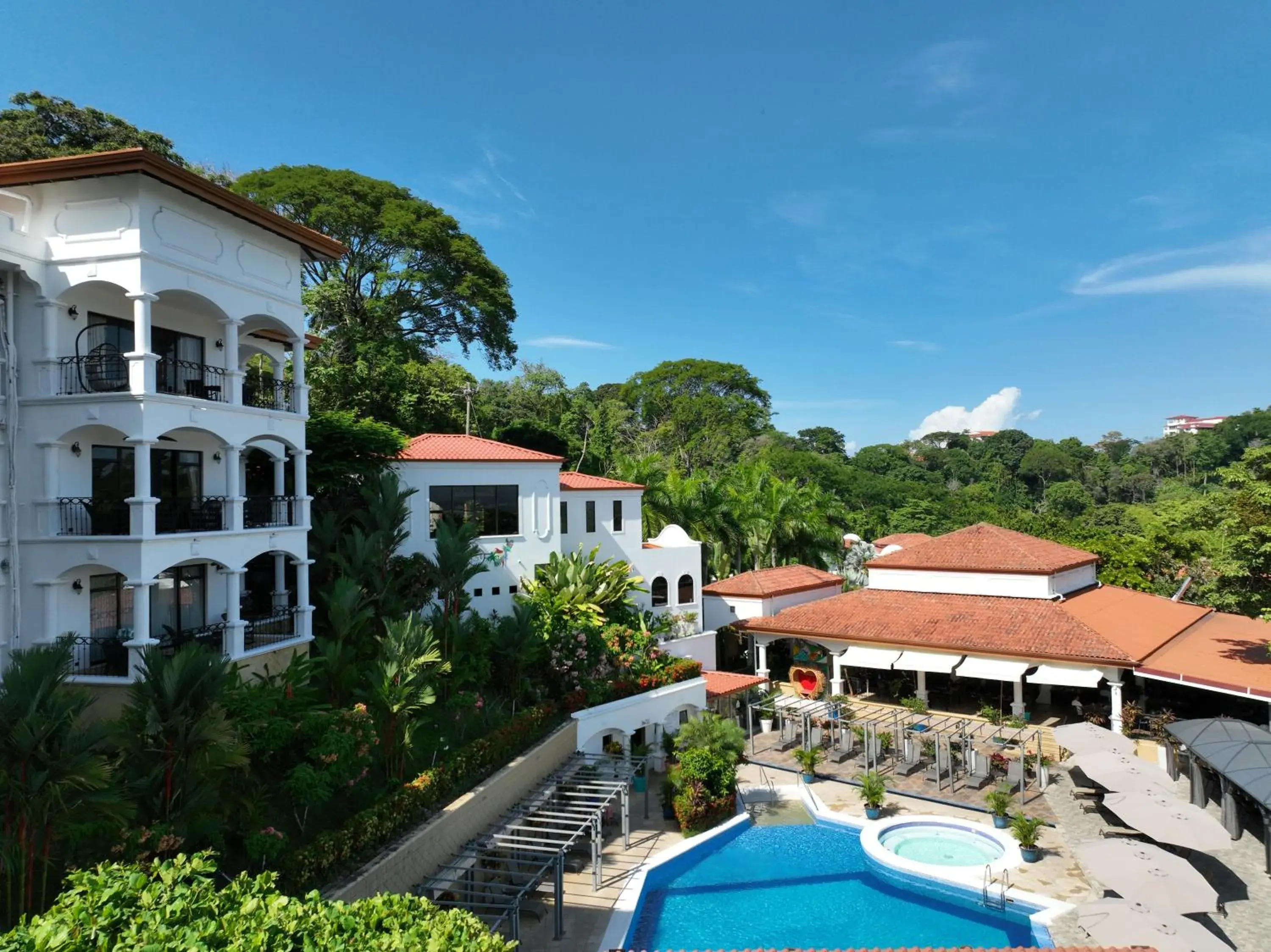 Property building in Shana by the Beach Manuel Antonio Property building in Shana by the Beach Manuel Antonio