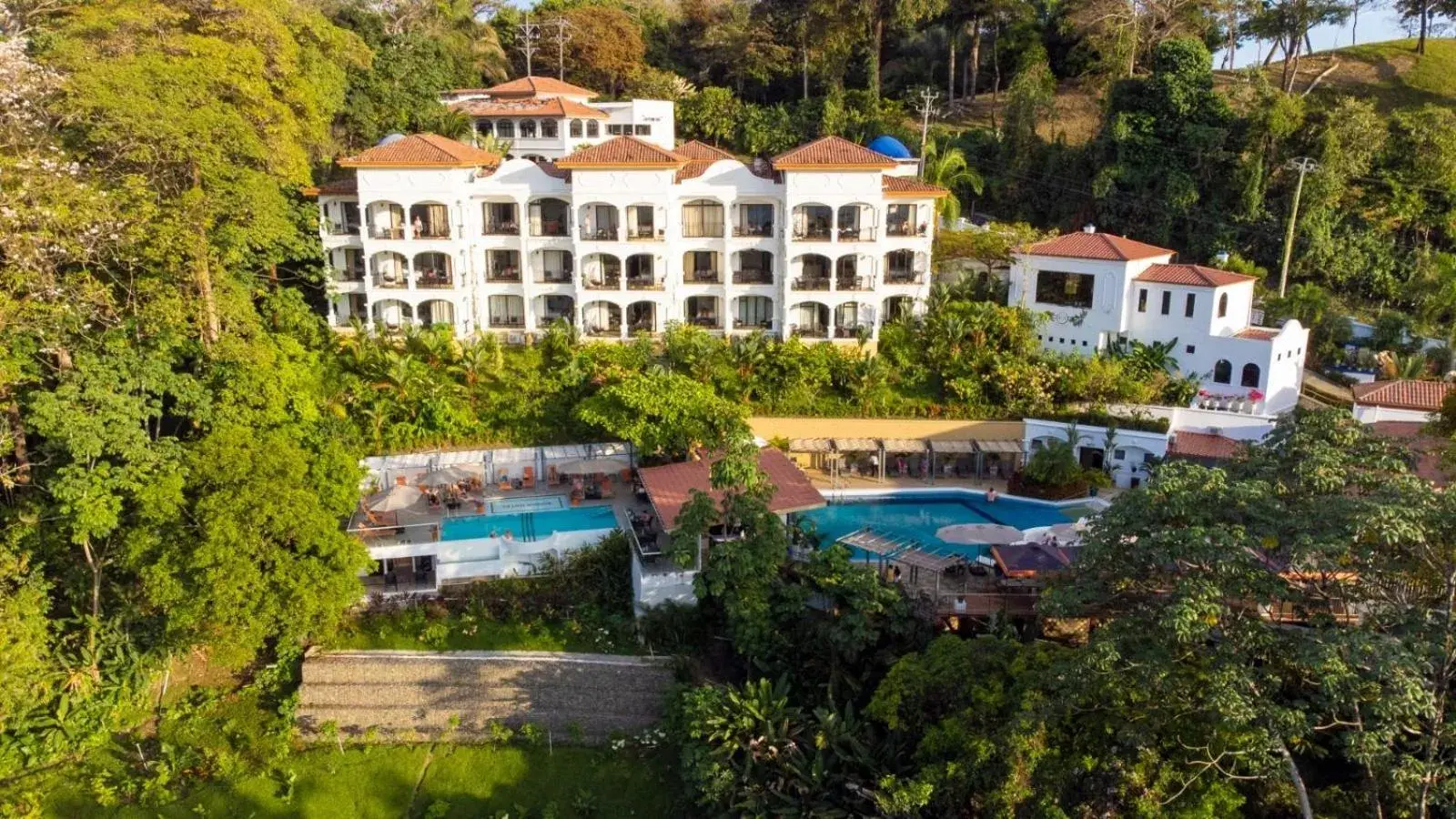 Property building in Shana by the Beach Manuel Antonio Property building in Shana by the Beach Manuel Antonio
